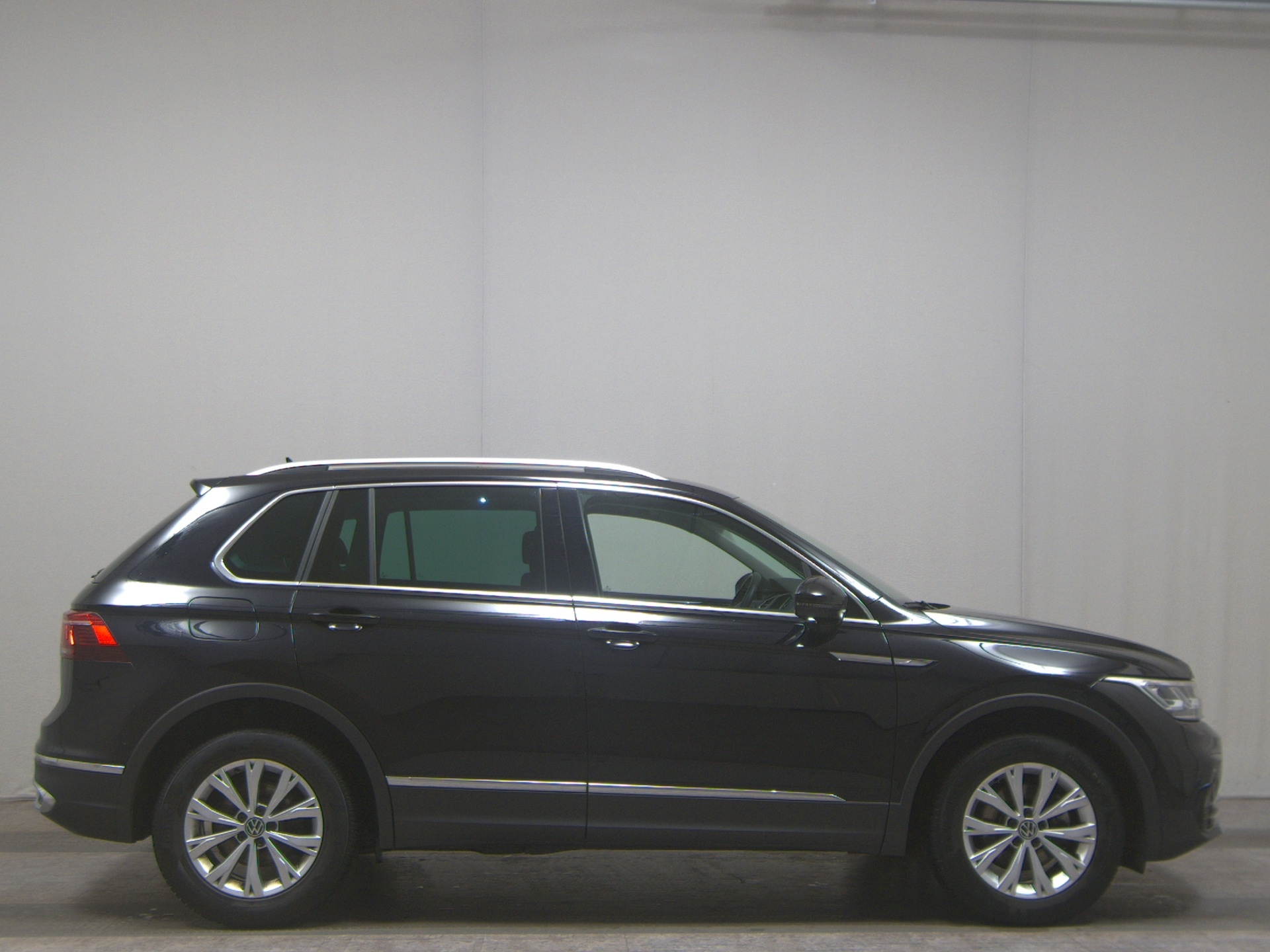 Volkswagen Tiguan 2.0 TDI Elegance Navi Pano AID Matrix RFK