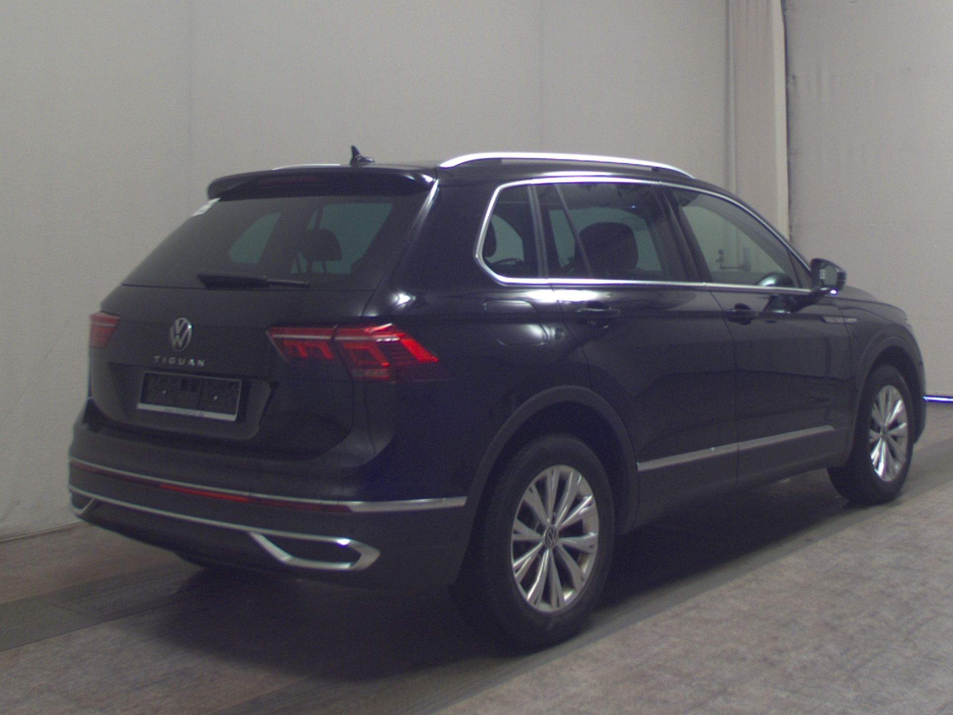 Volkswagen Tiguan 2.0 TDI Elegance Navi Pano AID Matrix RFK 4