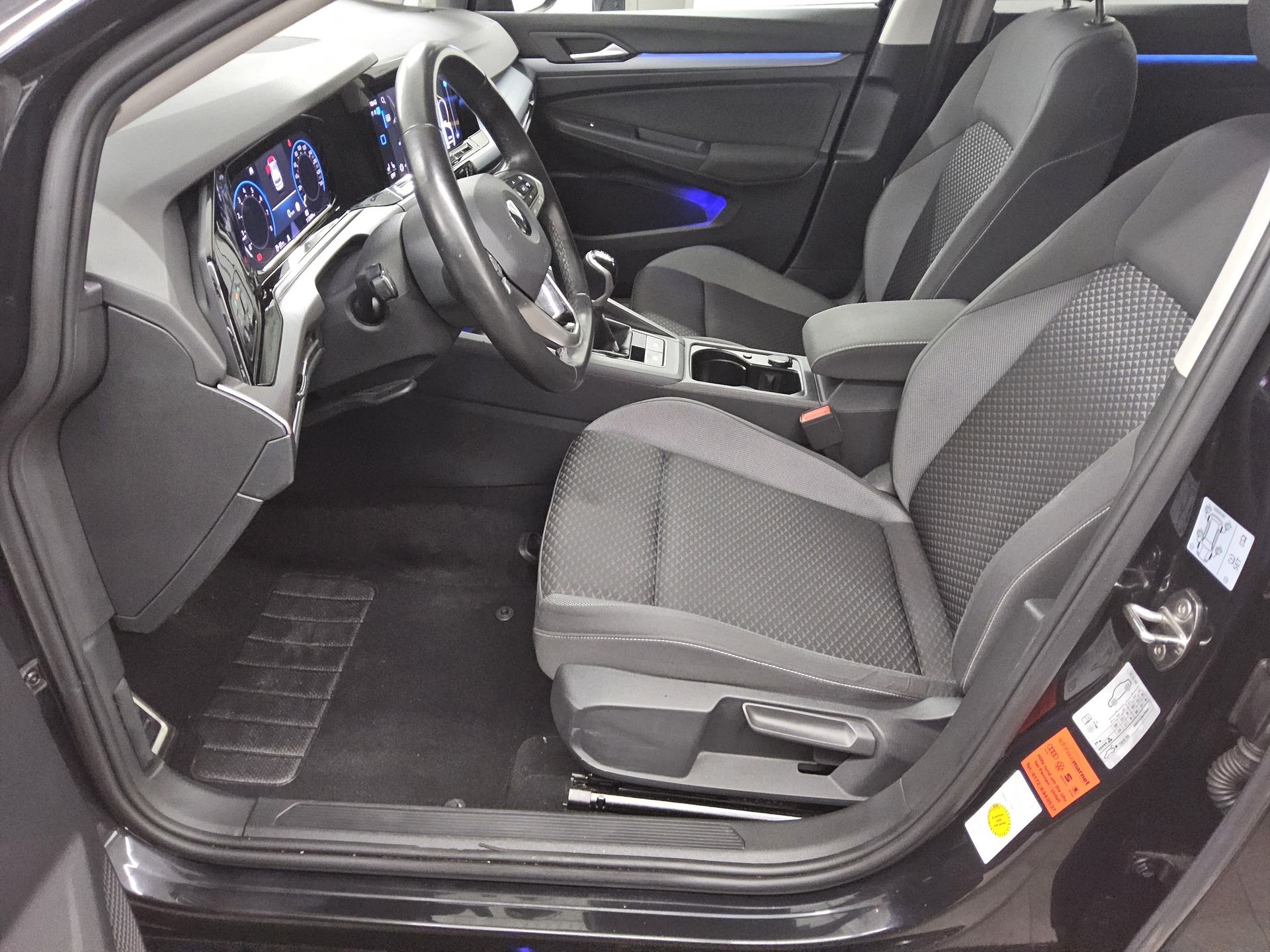 Volkswagen Golf-8 1.5 TSI Active Navi LED+ DC RFK ACC 9