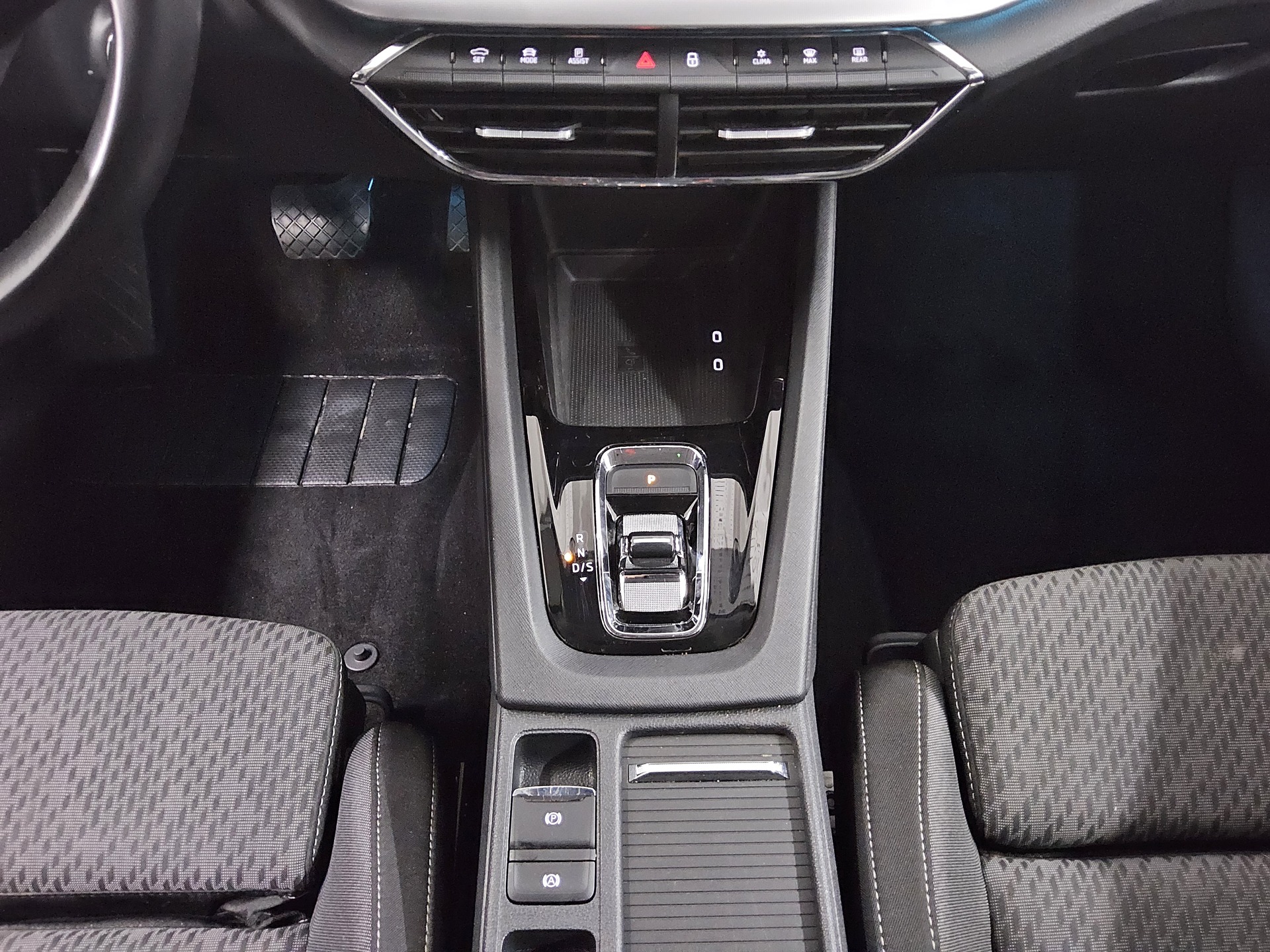 Skoda Octavia Kombi 2.0 TDI Style Navi LED vc HuD AHK 6