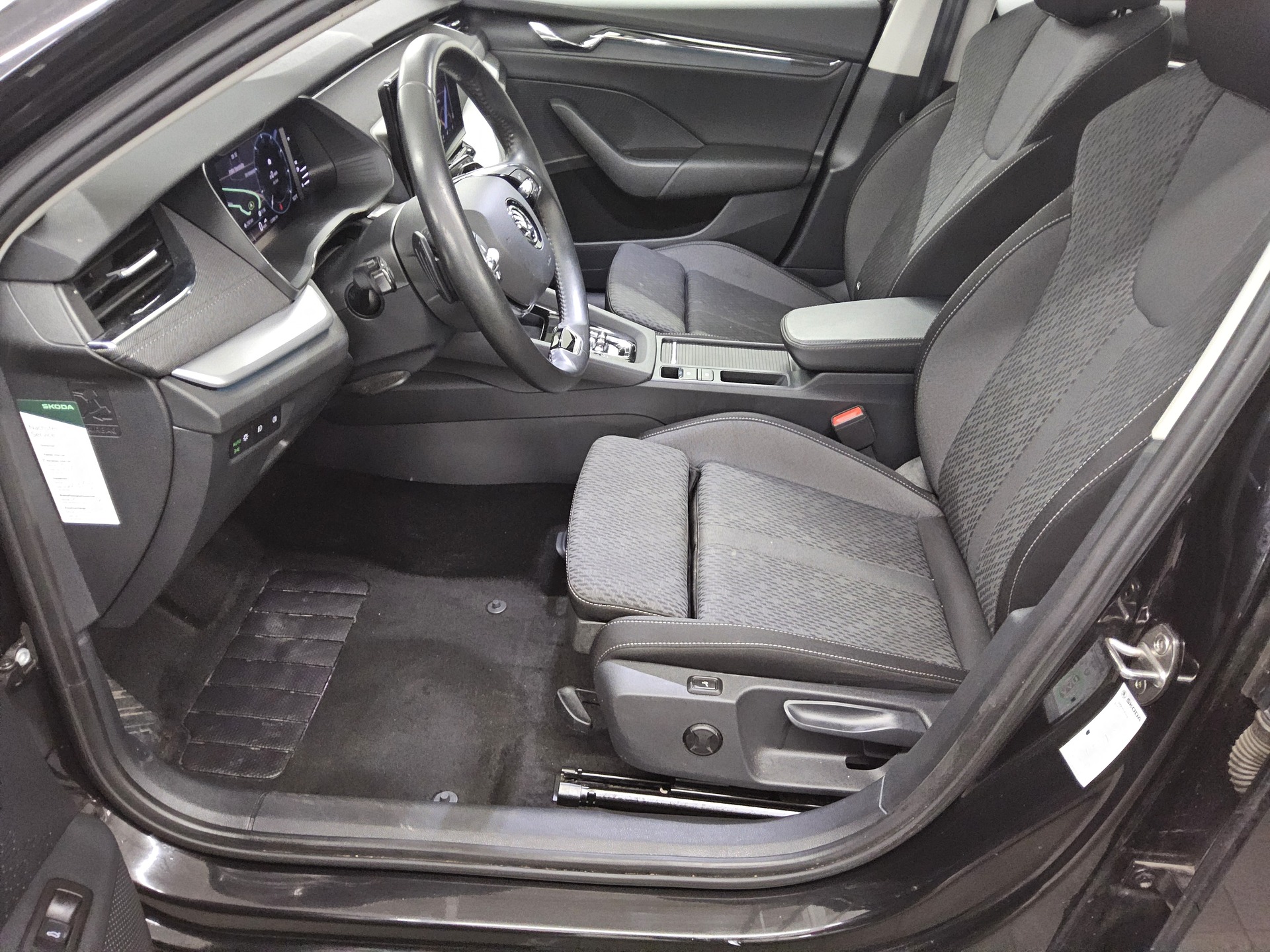 Skoda Octavia Kombi 2.0 TDI Style Navi LED vc HuD AHK 9