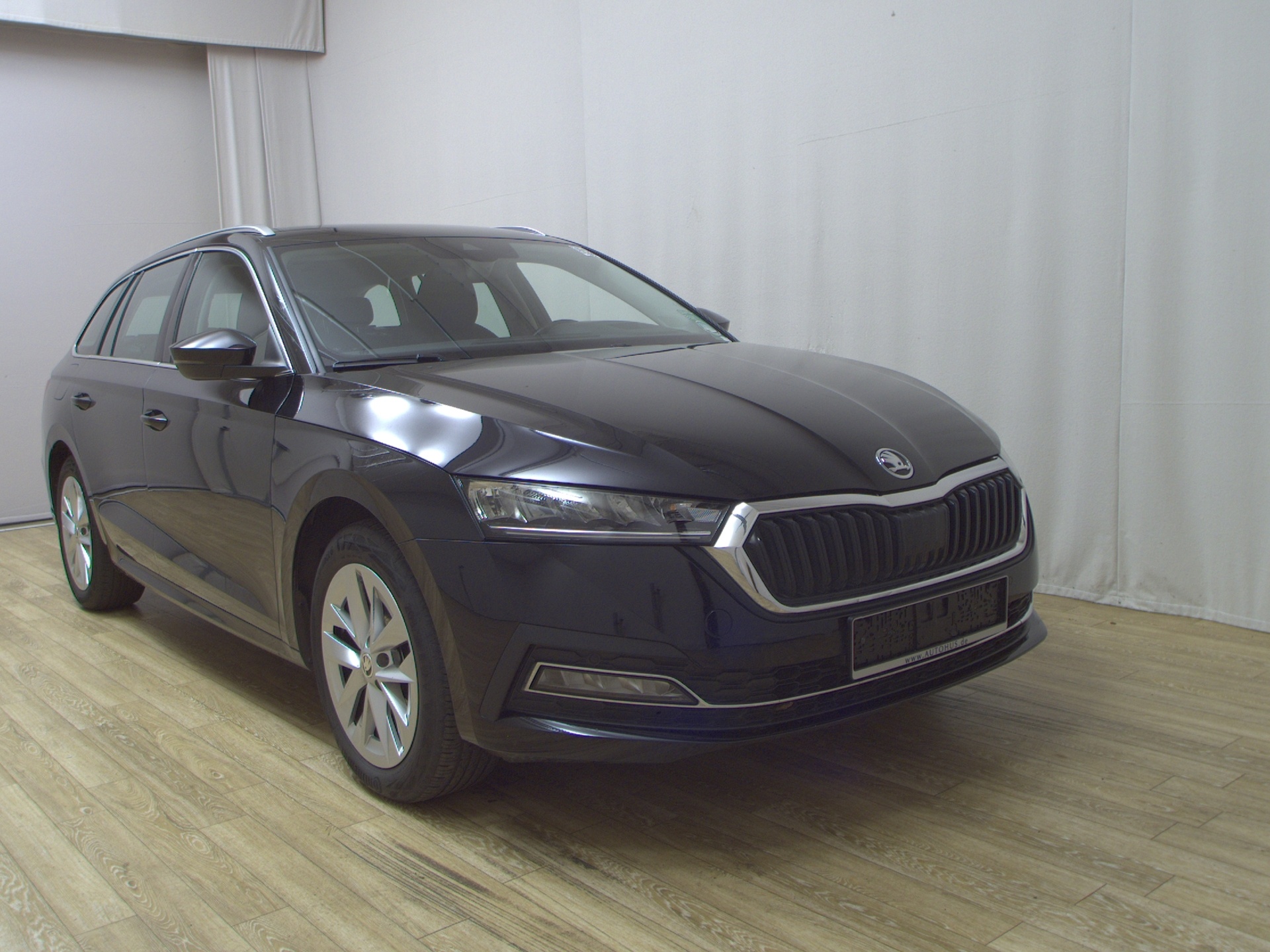 Skoda Octavia Kombi 2.0 TDI Style Navi LED vc HuD AHK 3