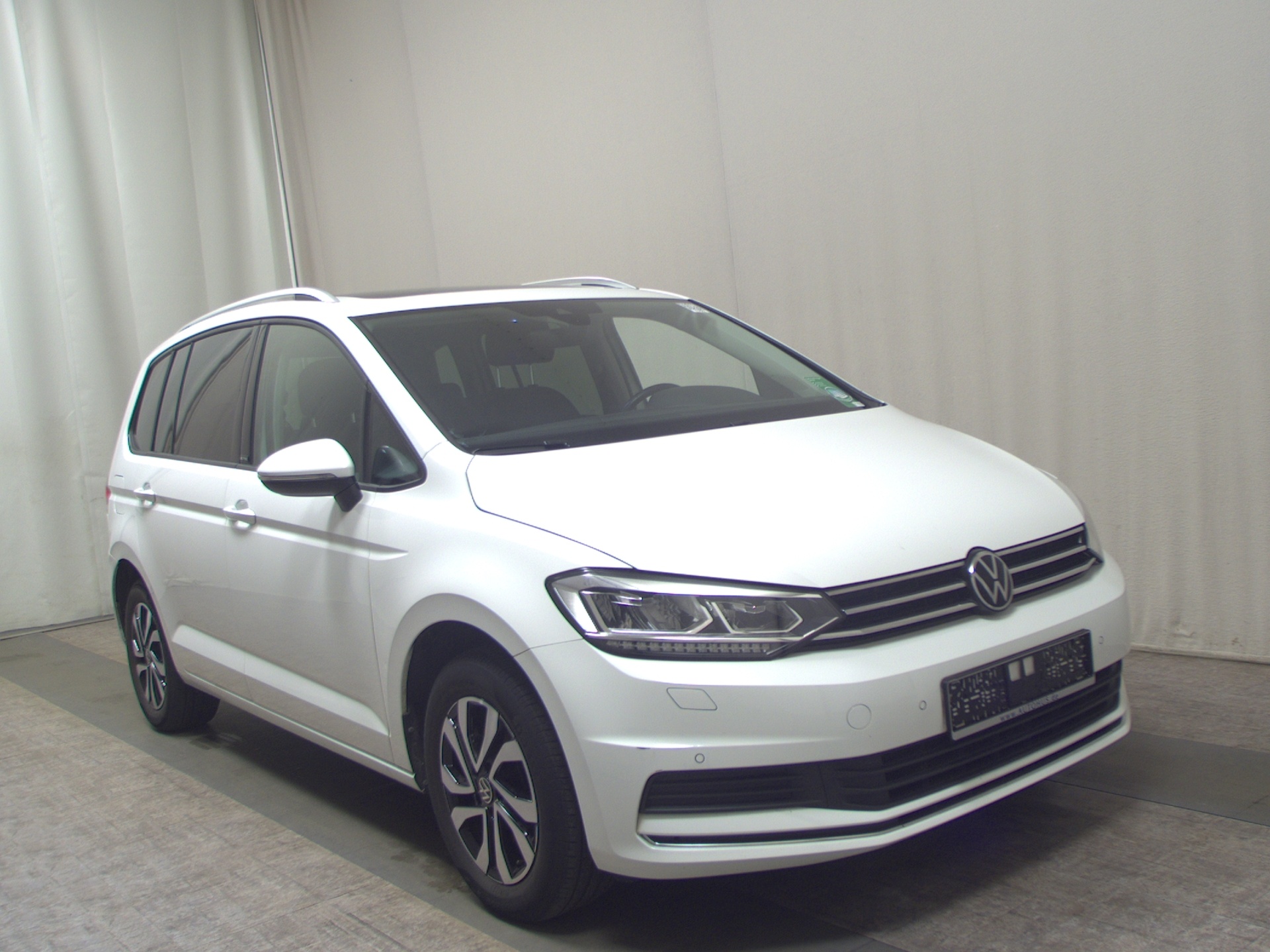 Volkswagen Touran 1.5 TSI Active 7-Sitze Navi LED Pano RFK 3
