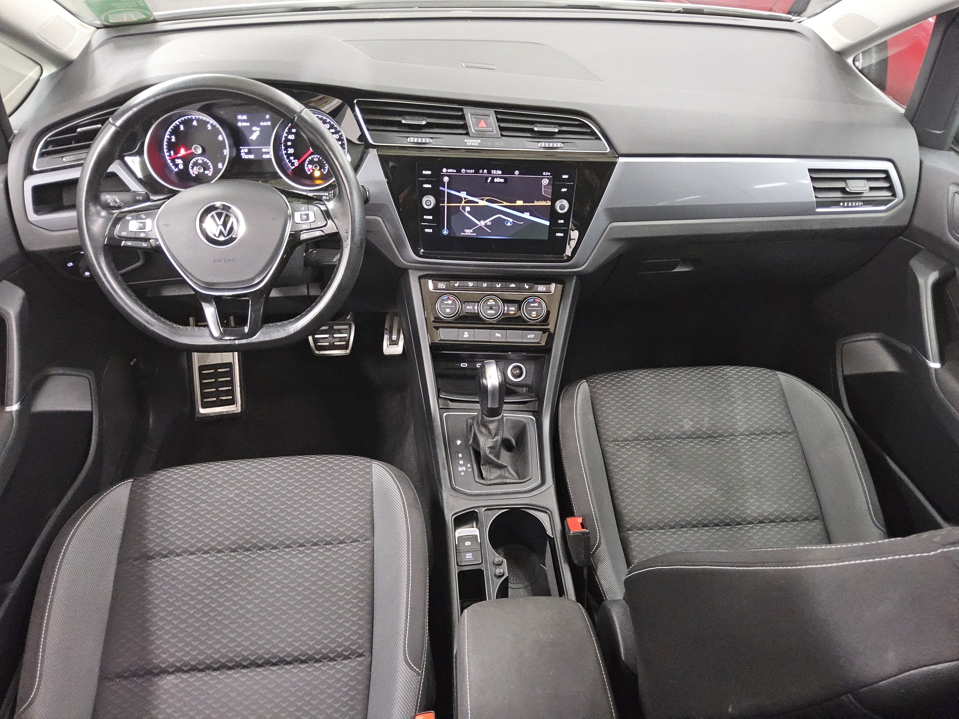 Volkswagen Touran 1.5 TSI Active 7-Sitze Navi LED Pano RFK 5