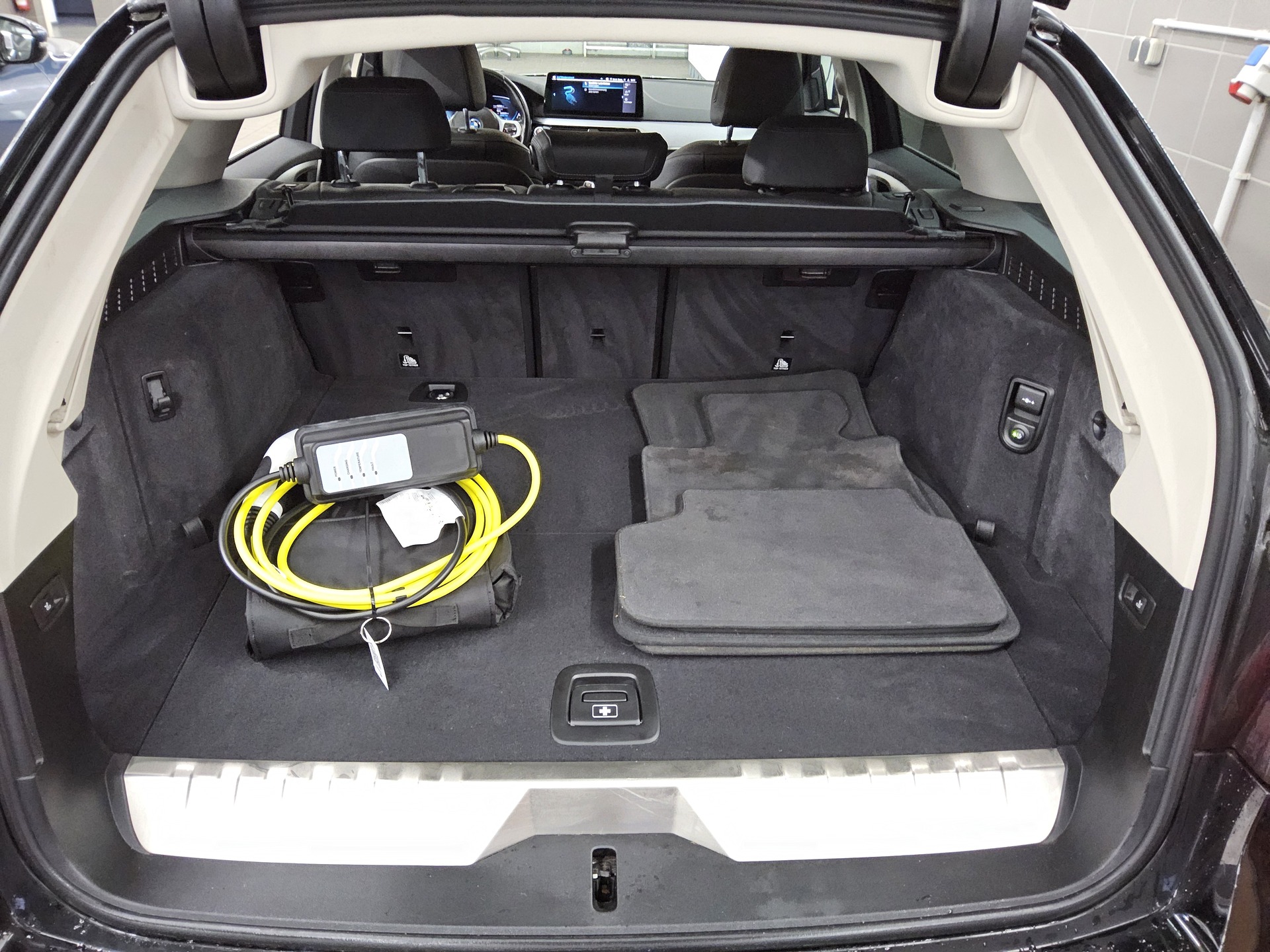 BMW 530e Touring Leder Navi LED LC prof. HiFi AHK 12