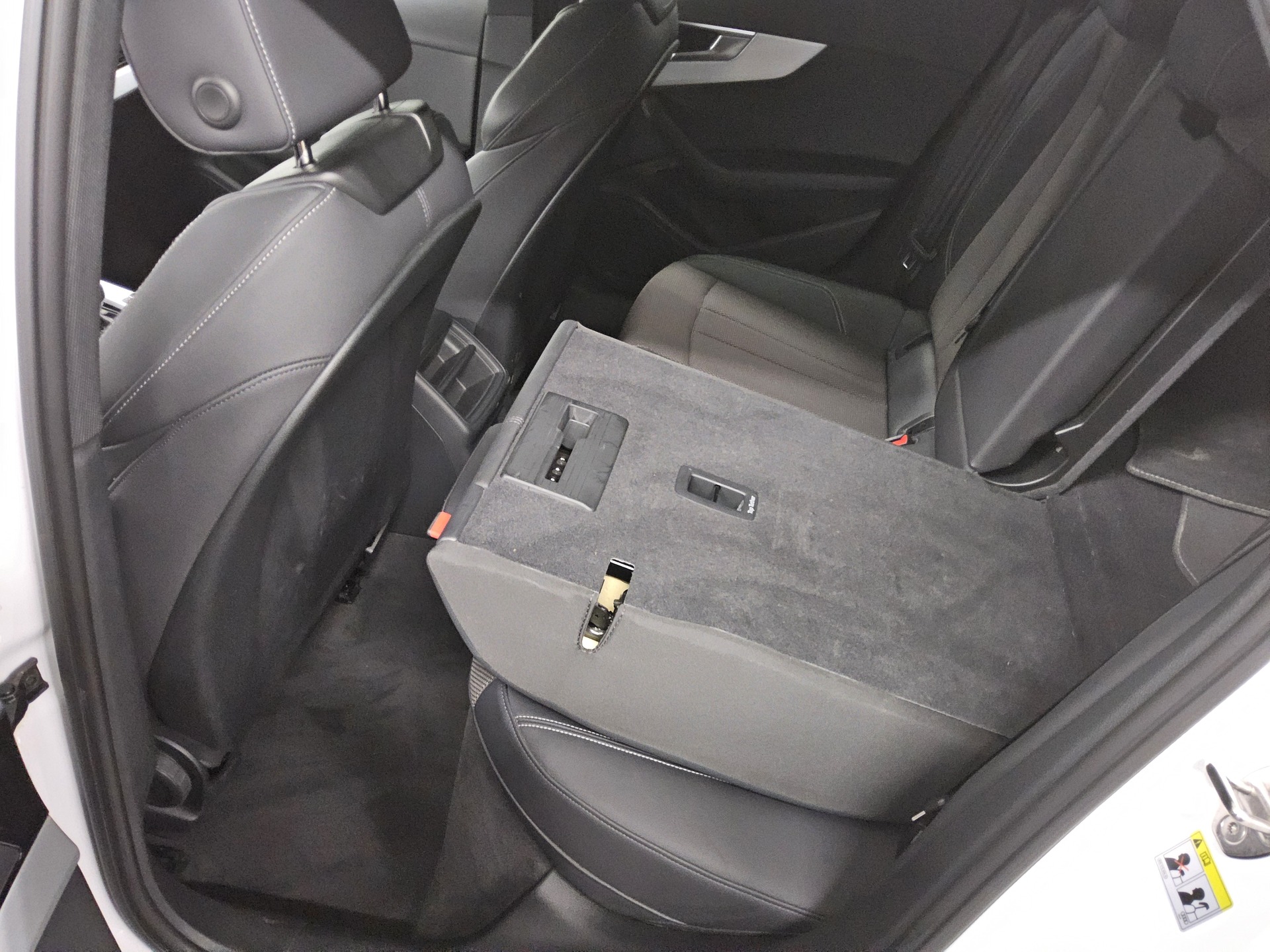 Audi A4 Avant 2.0 TDI advanced T-Leder Navi LED RFK 12