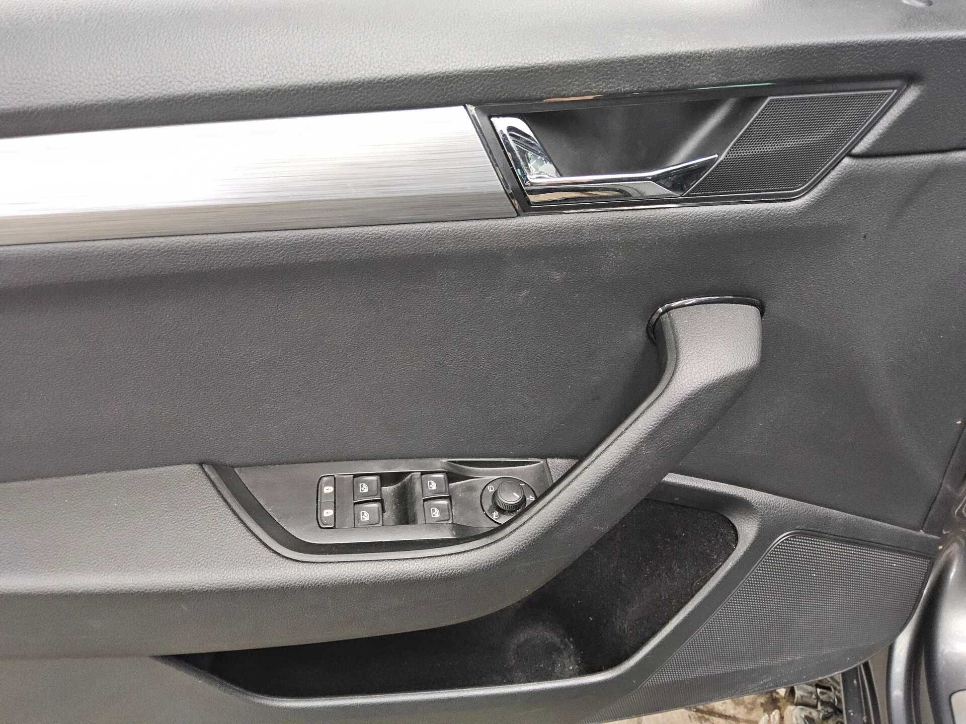 Skoda Superb Kombi 2.0 TDI Ambition Navi LED AID StHzg 10