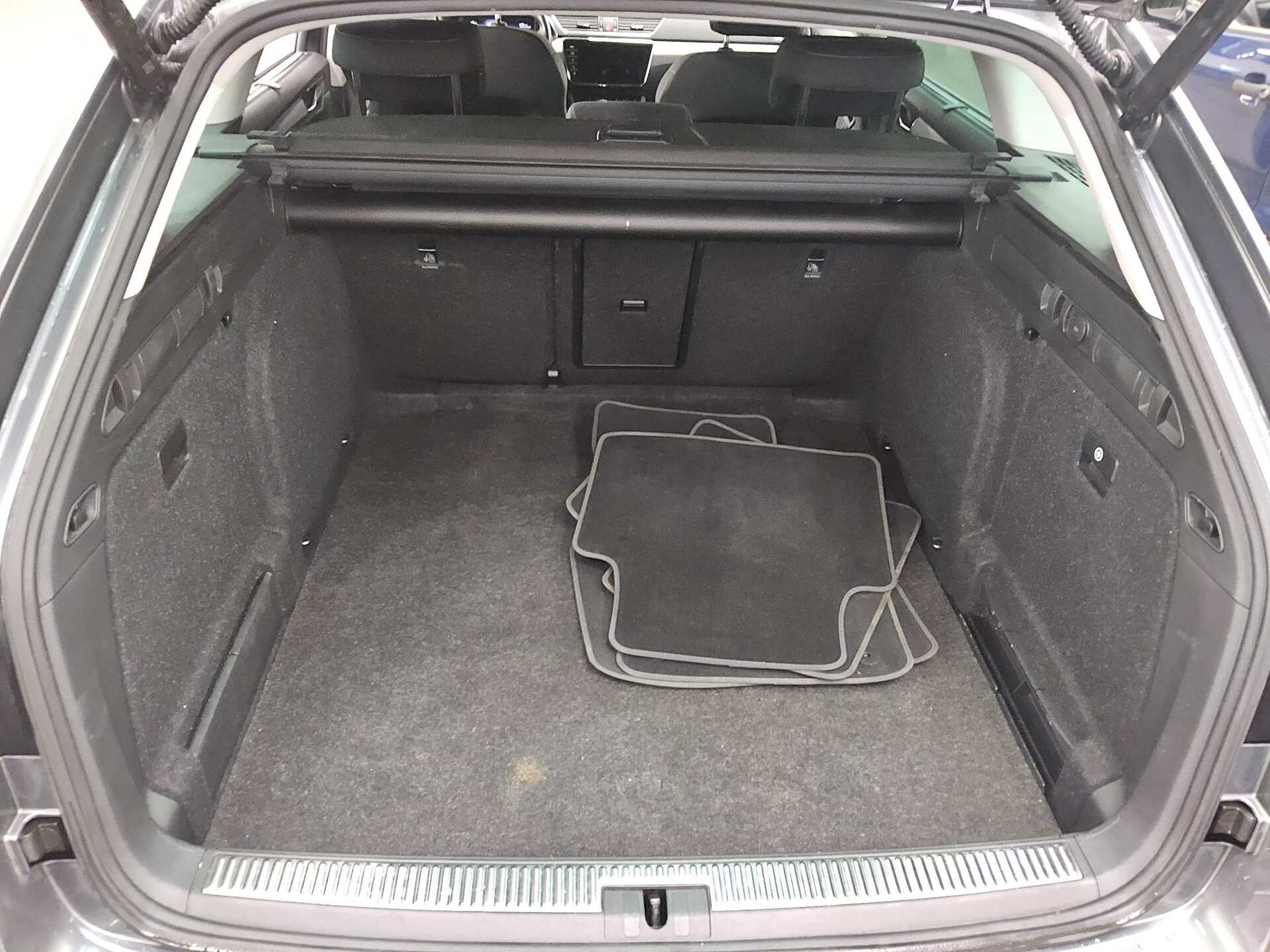 Skoda Superb Kombi 2.0 TDI Ambition Navi LED AID StHzg 12