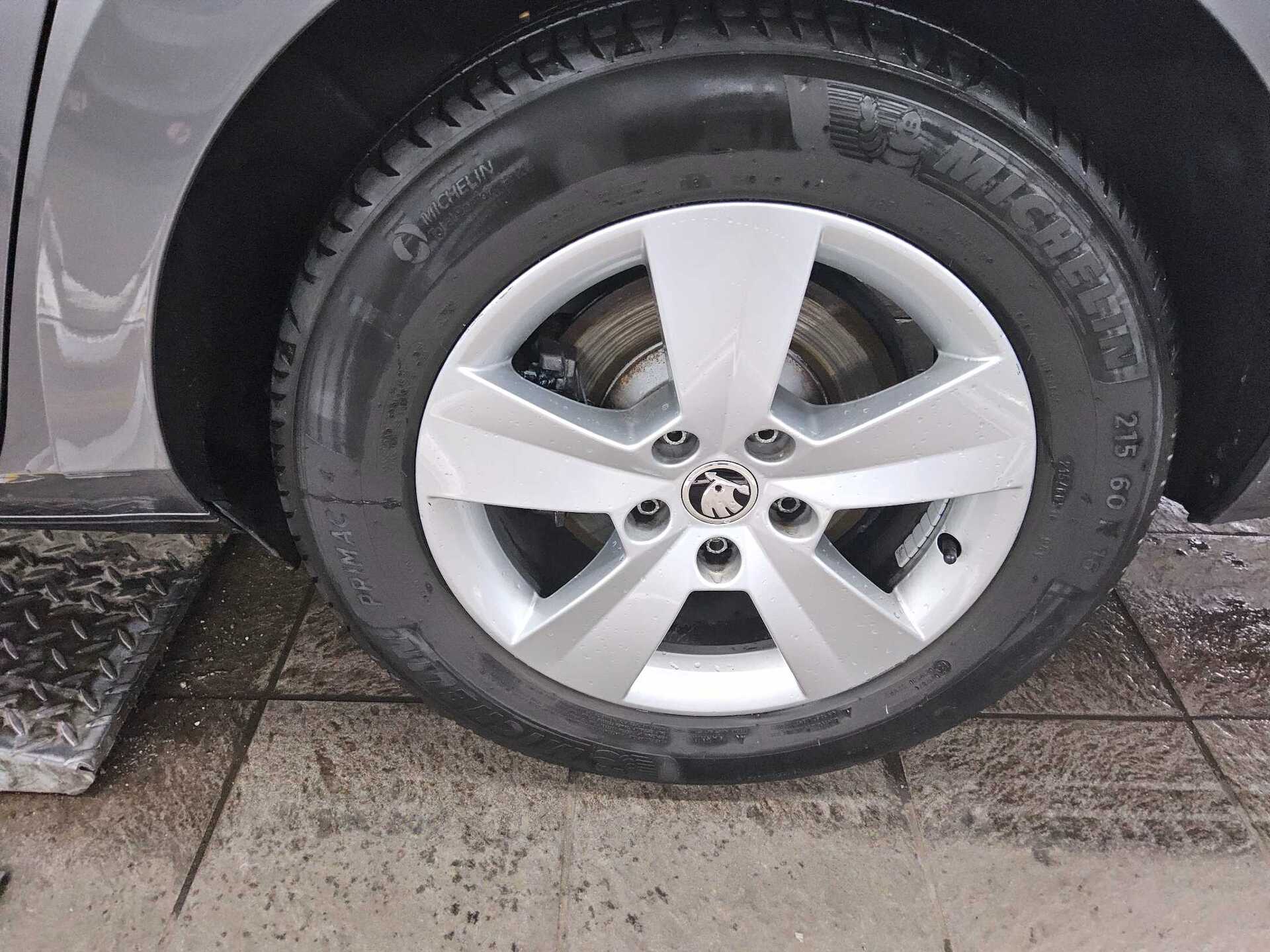 Skoda Superb Kombi 2.0 TDI Ambition Navi LED AID StHzg 11