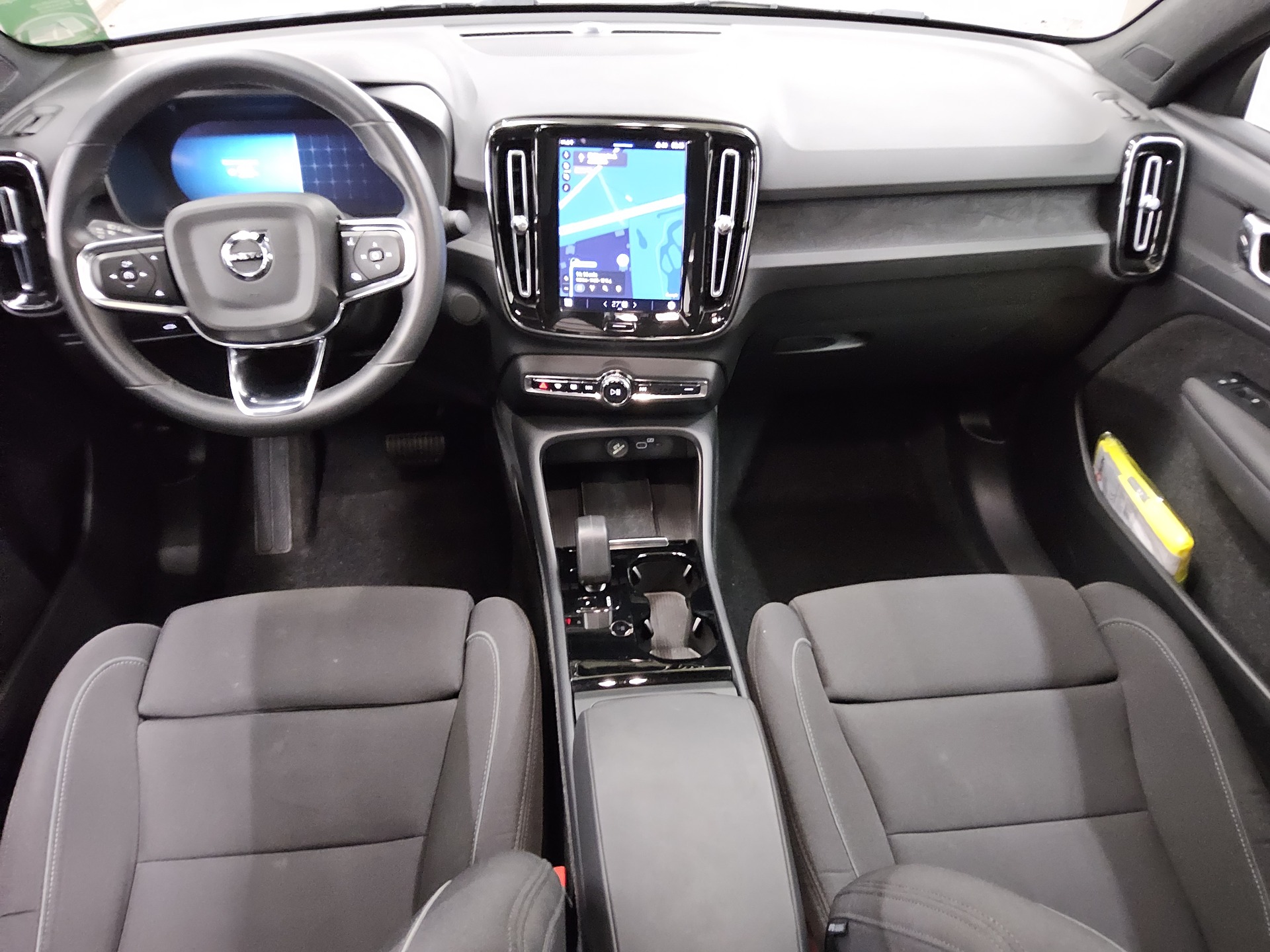 Volvo C40 Core Navi LED Pano RfK PDC BT Tempomat 5