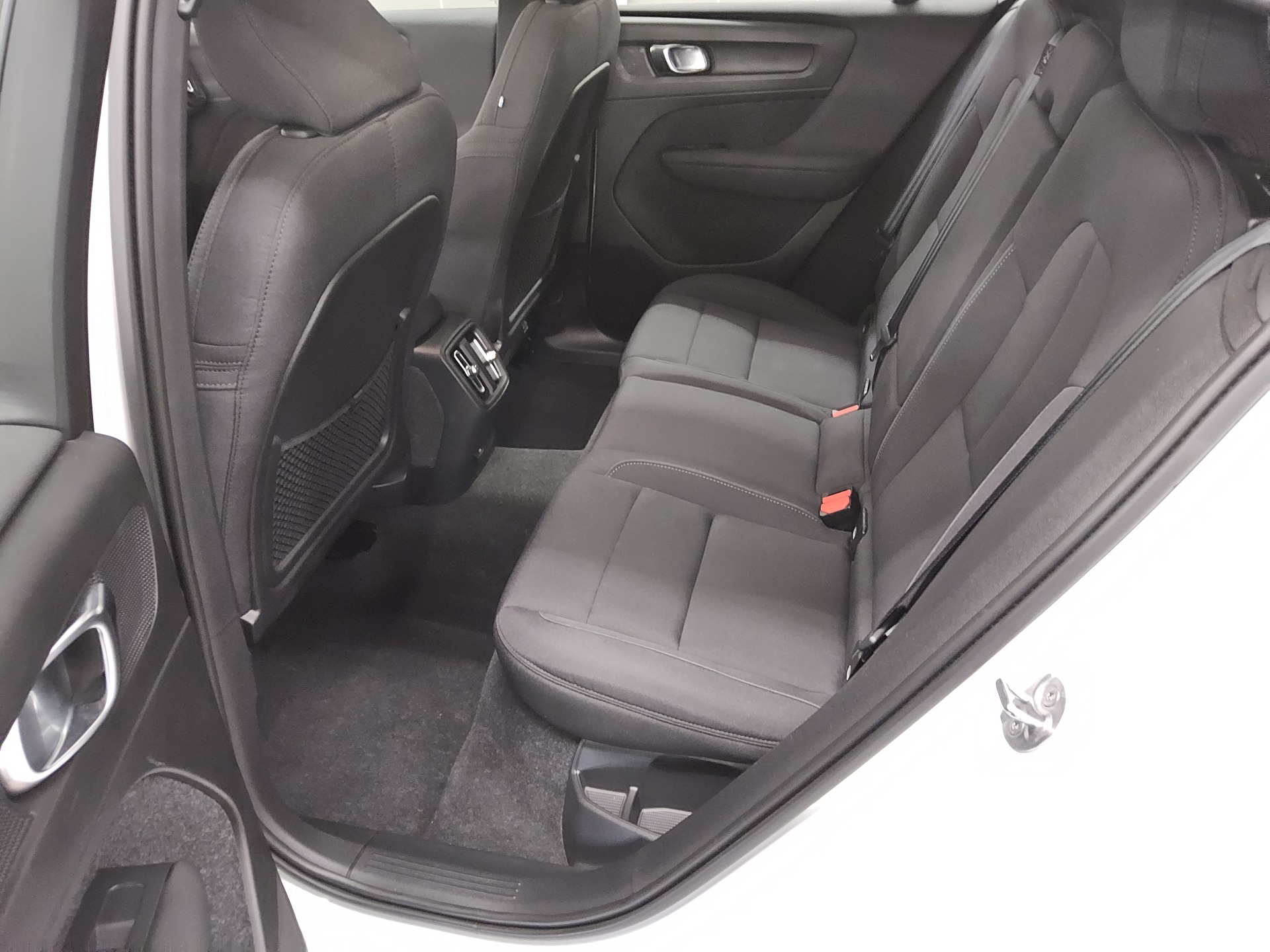 Volvo C40 Core Navi LED Pano RfK PDC BT Tempomat 13