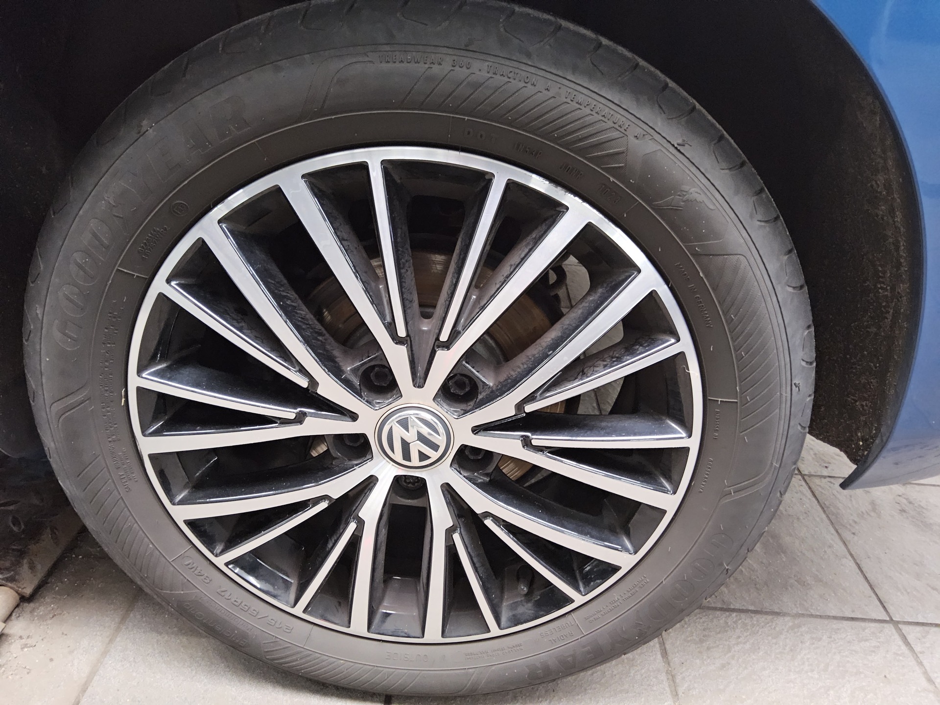 Volkswagen Touran 2.0 TDI Highline Navi LED Pano Ahk RFK 10