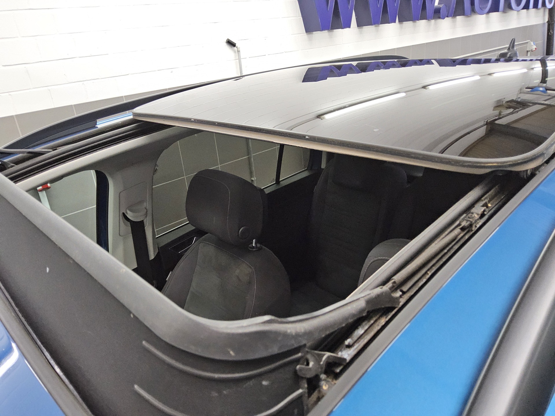 Volkswagen Touran 2.0 TDI Highline Navi LED Pano Ahk RFK 11