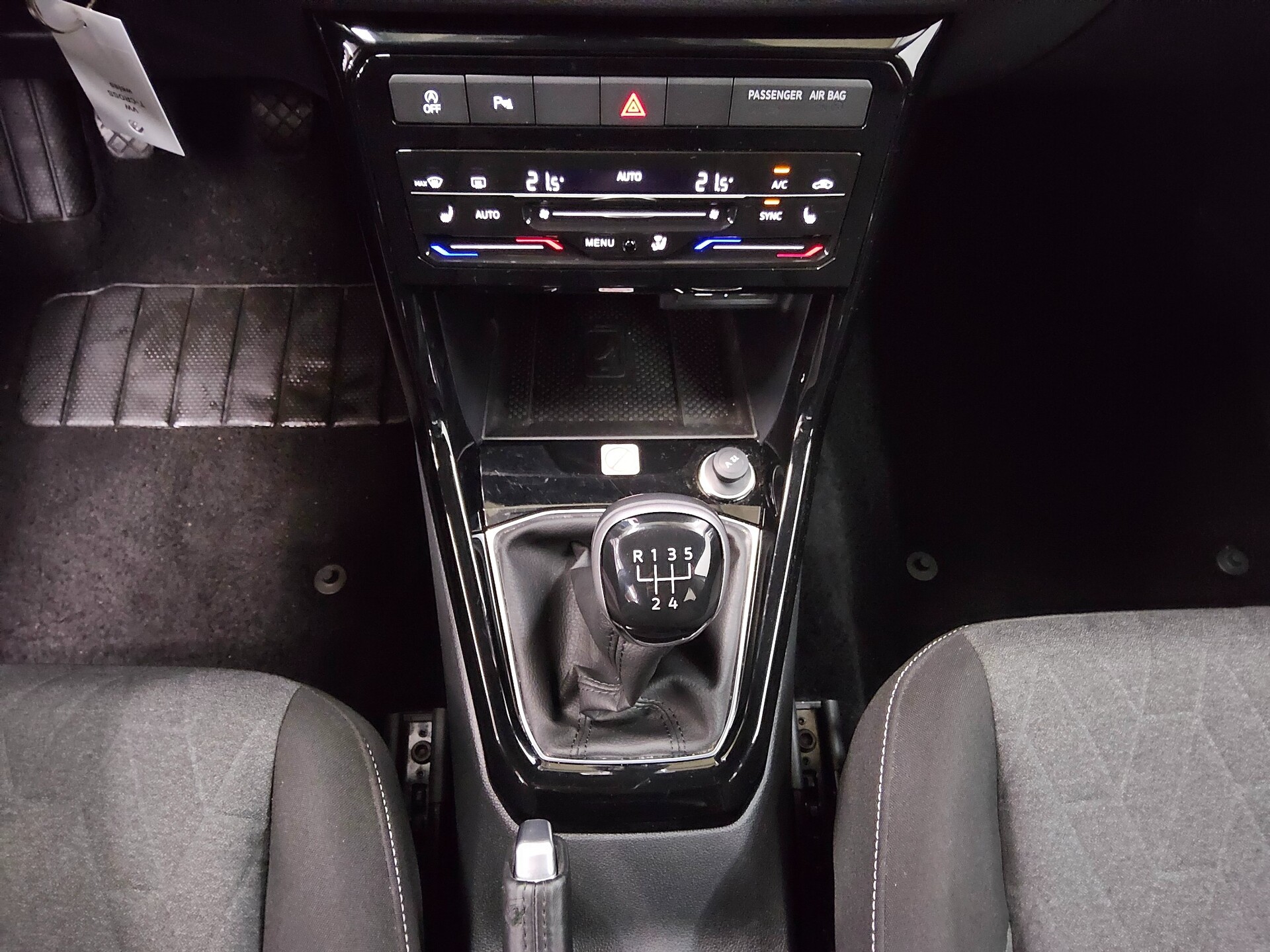 Volkswagen T-Cross 1.0 TSI Life Navi DC LED PDC Shz ACC 6