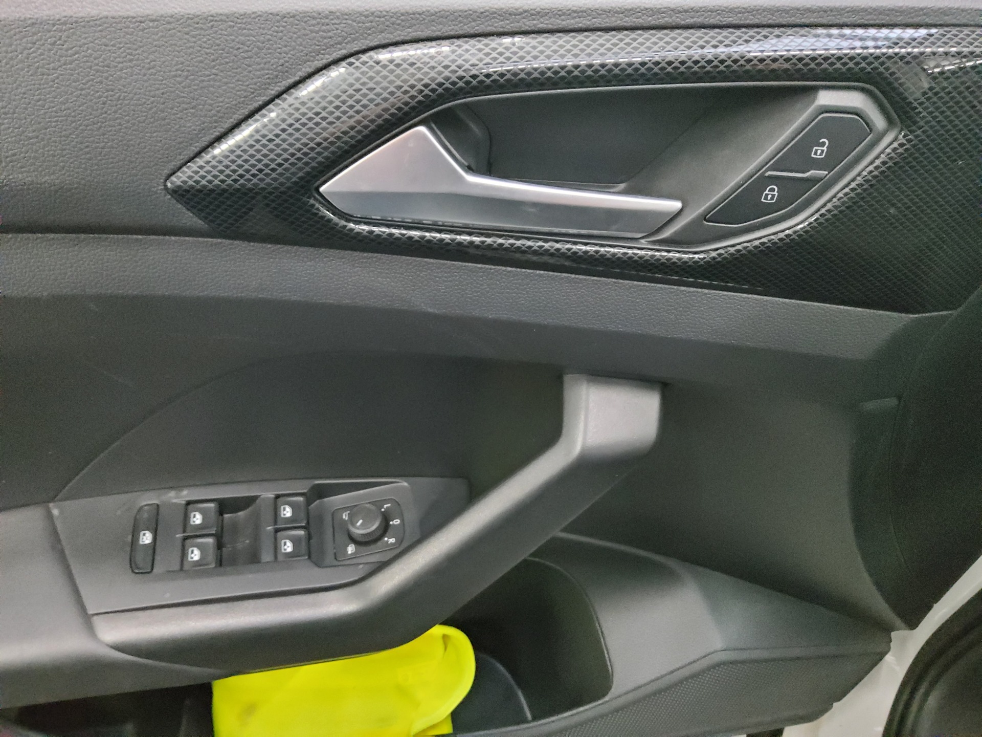 Volkswagen T-Cross 1.0 TSI Life Navi DC LED PDC Shz 10