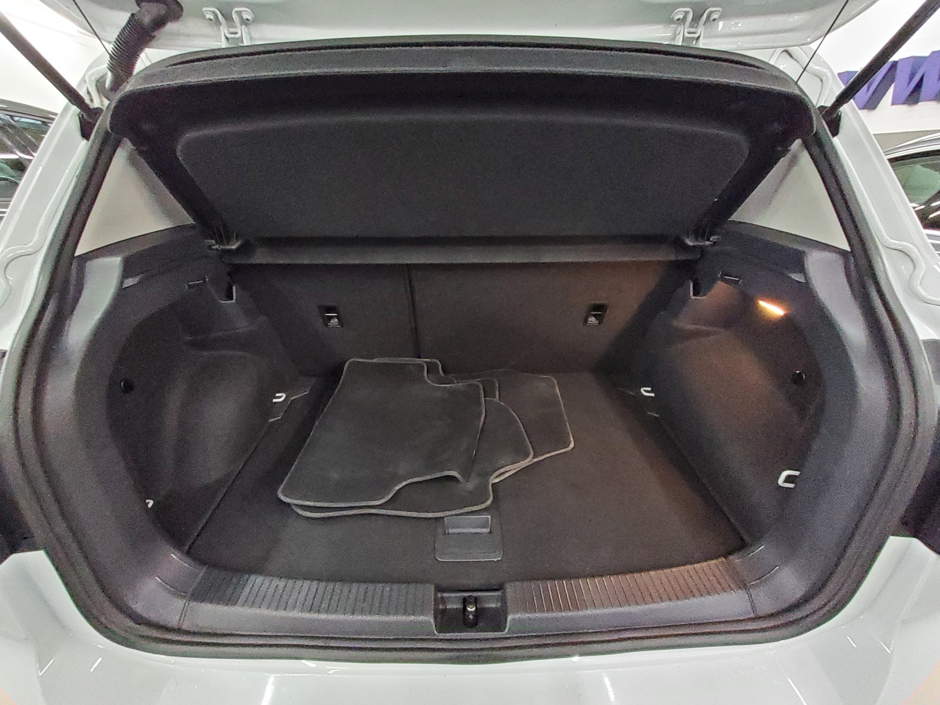 Volkswagen T-Cross 1.0 TSI Life Navi DC LED PDC Shz 12