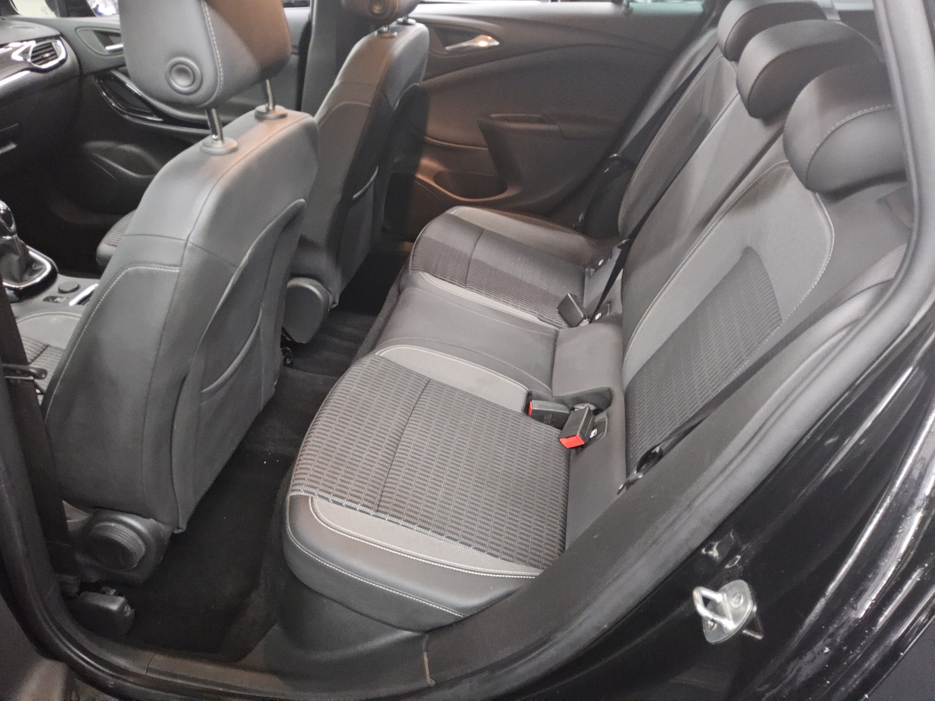 Opel Astra ST 1.5 D Business Elegance T-Leder Navi 12