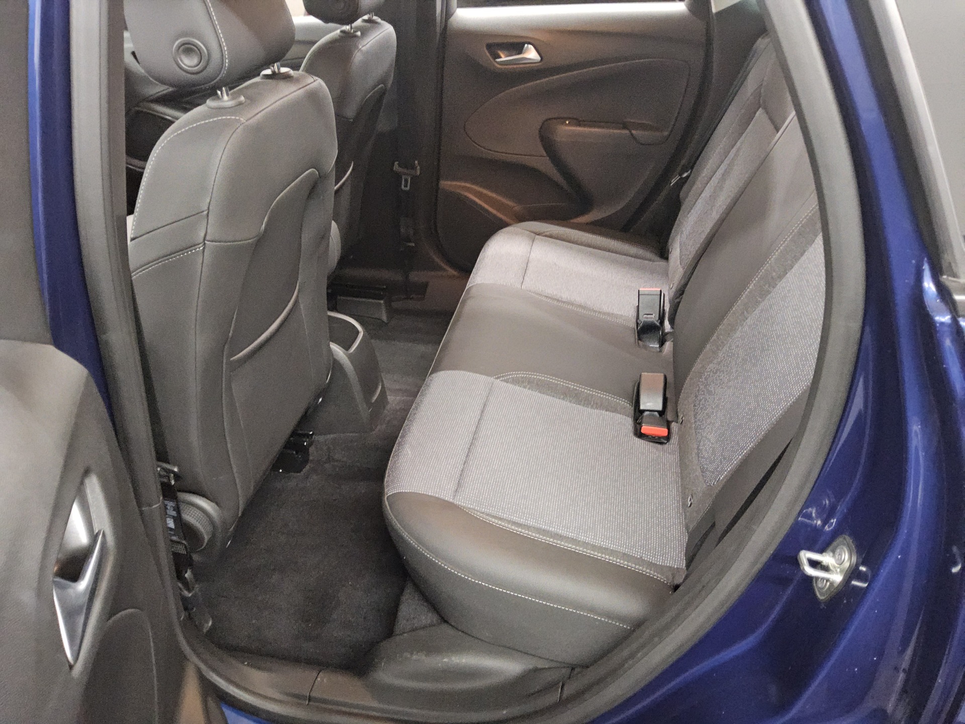 Opel Crossland 1.5 D Elegance T-Leder Navi LED RFK 12