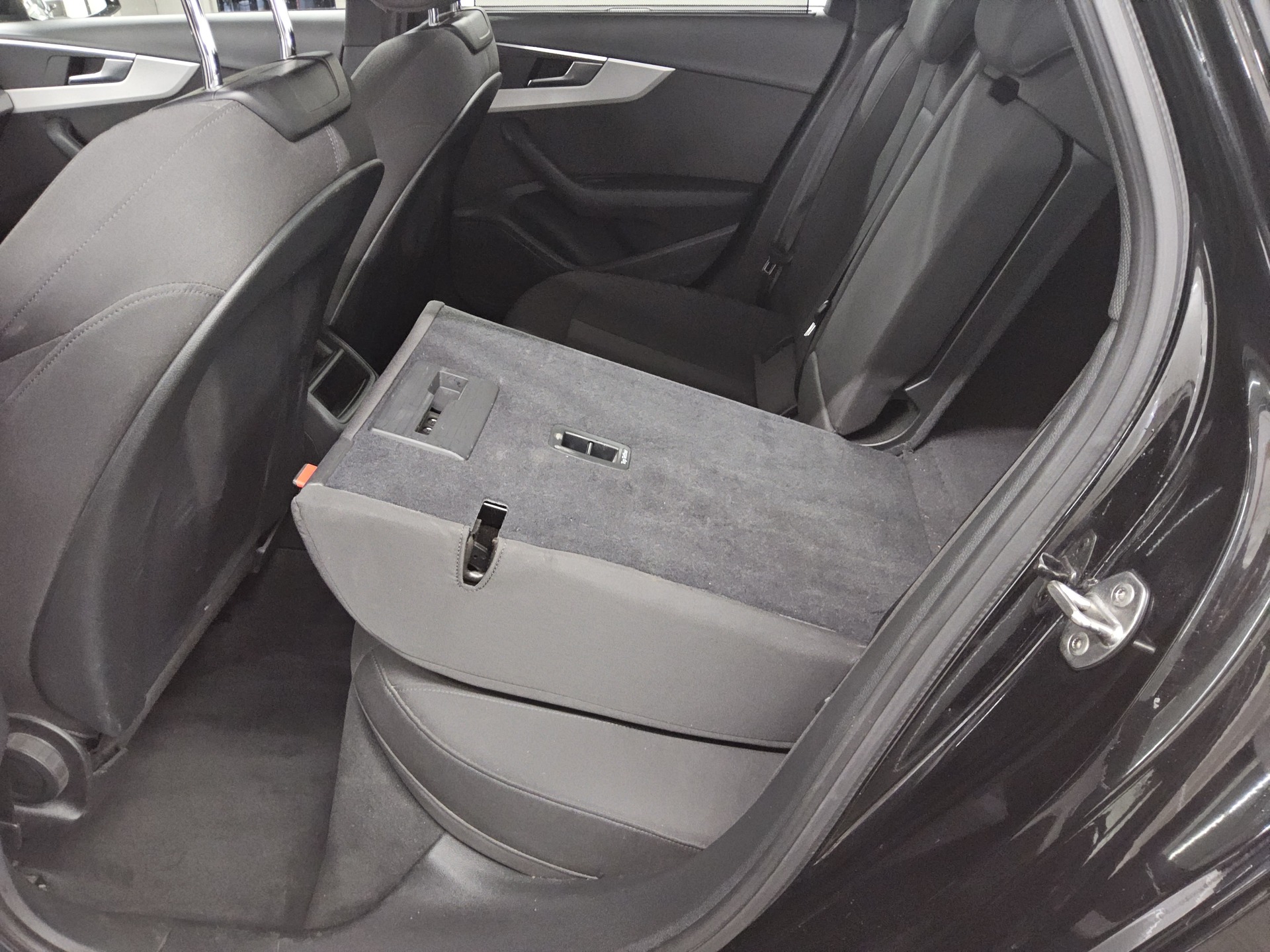 Audi A4 Avant 35 TDI advanced Navi+ LED Virtual ACC 13