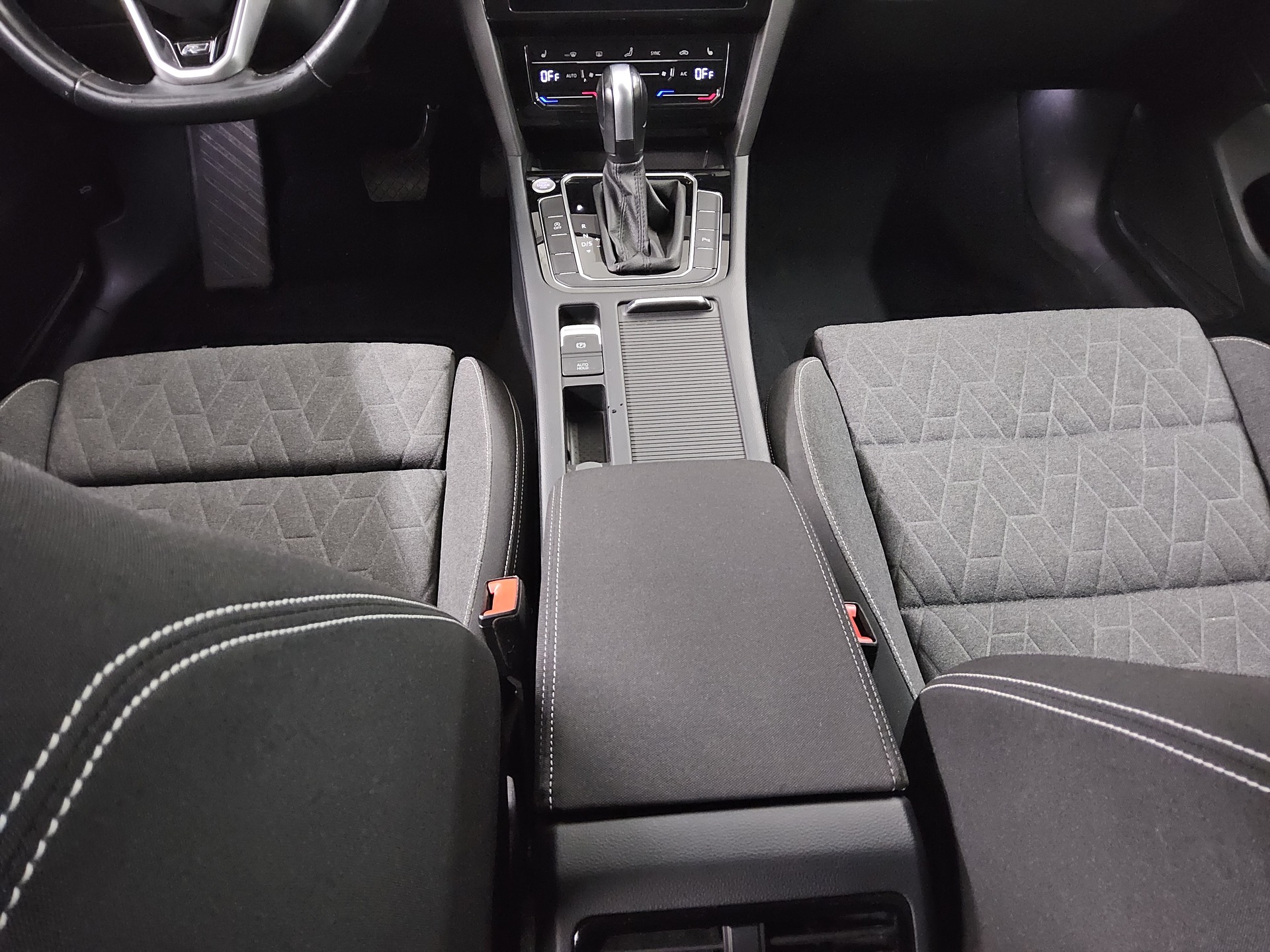 Volkswagen Passat Var. 2.0 TDI R-Line Navi LED RFK AHK 6