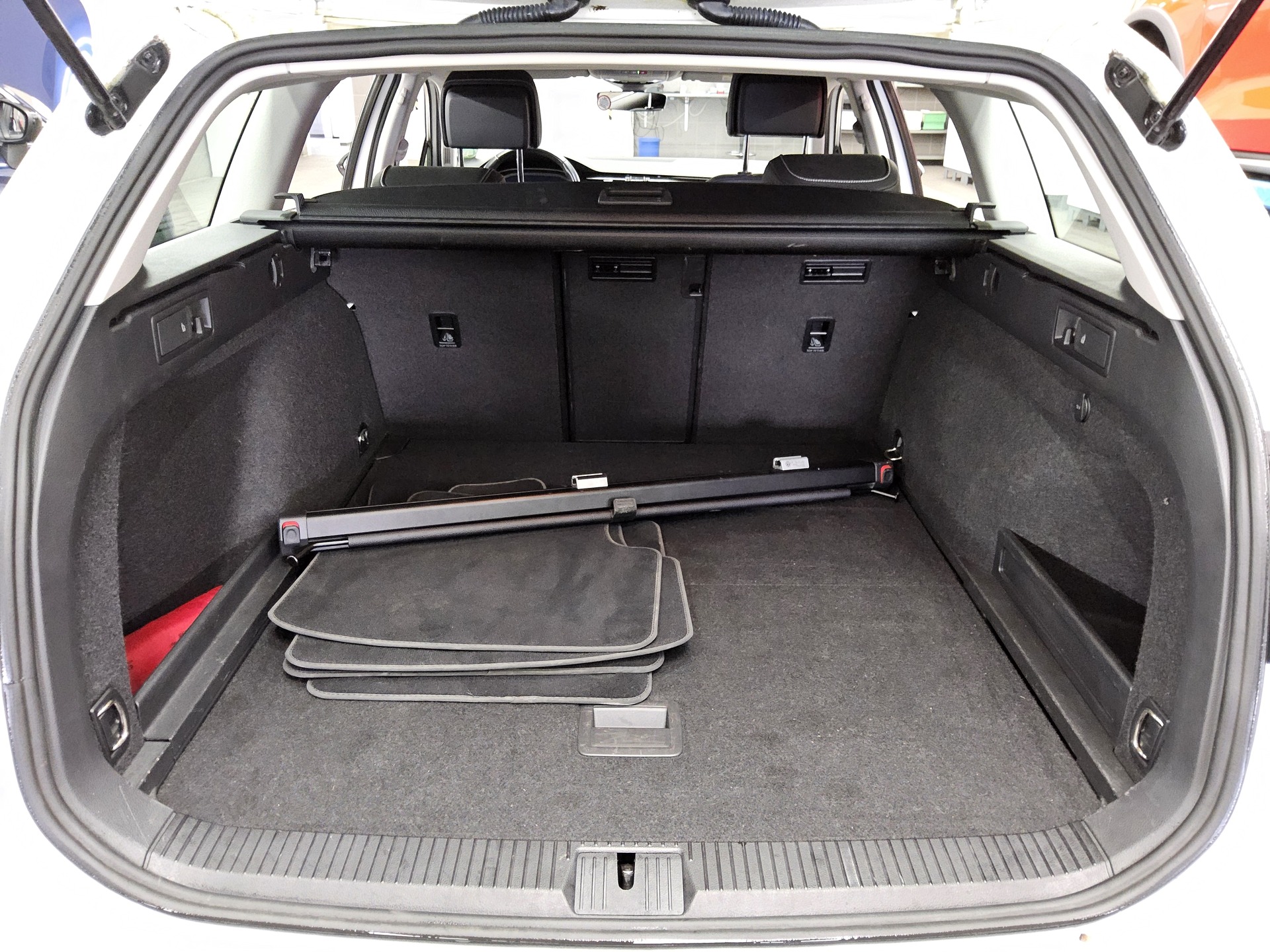 Volkswagen Passat Var. 2.0 TDI Elegance Navi Matrix AID RfK 12