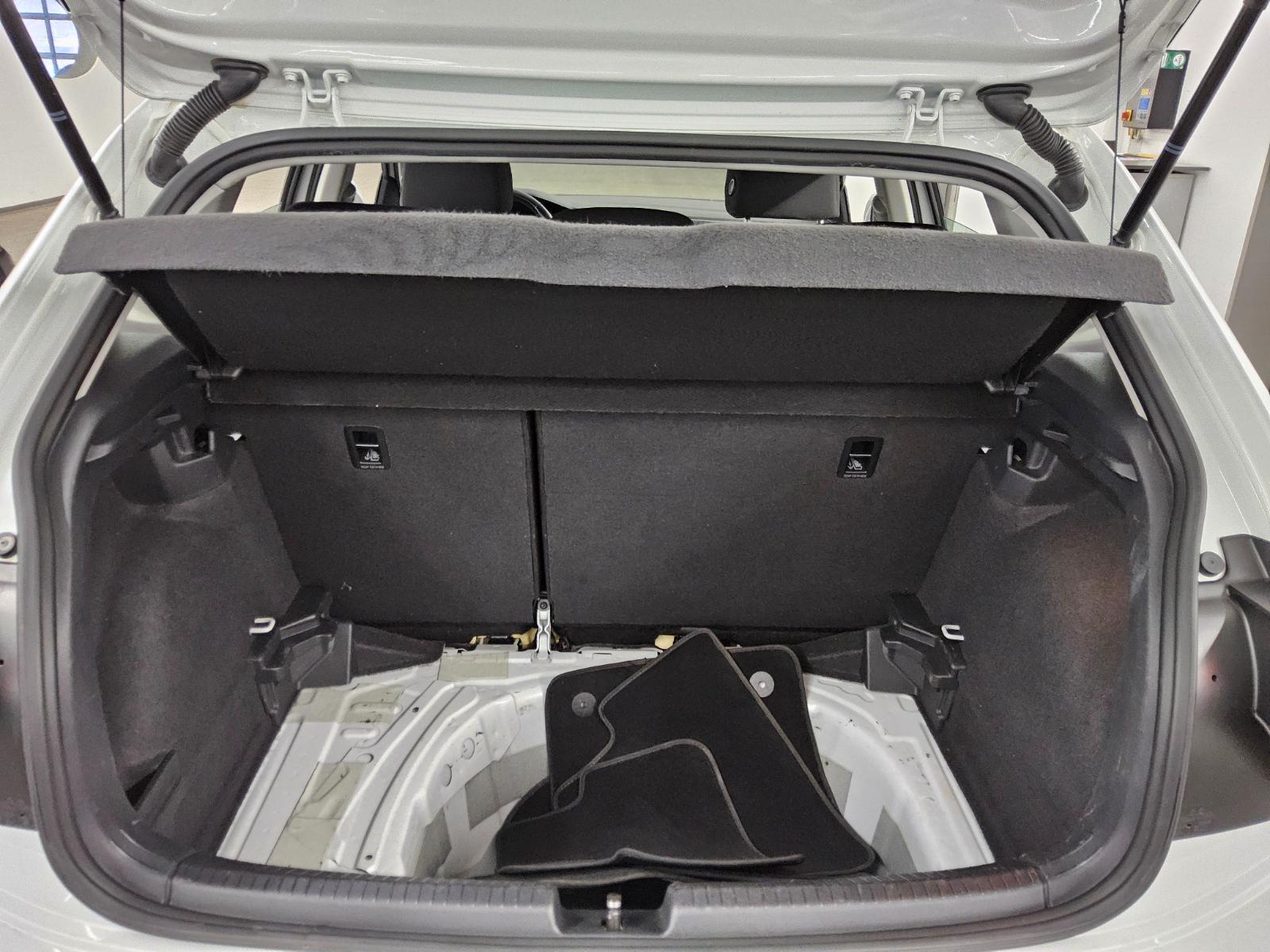 Volkswagen Polo 1.0 TSI Life Navi LED DC PDC DAB+ 12