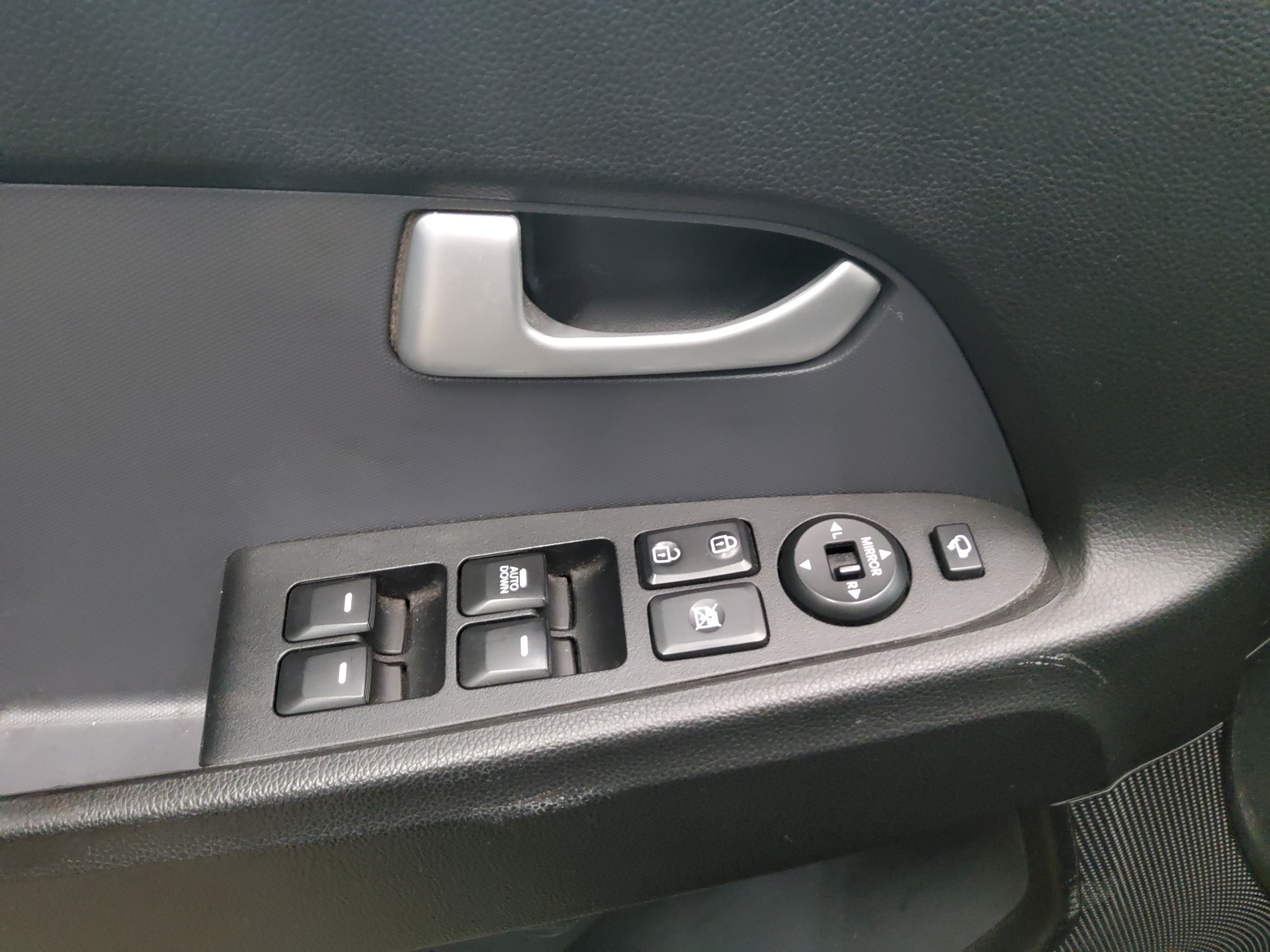 Kia Sportage 2.0 CRDI 4WD Leder AHK Navi GSD RfK Shz 9