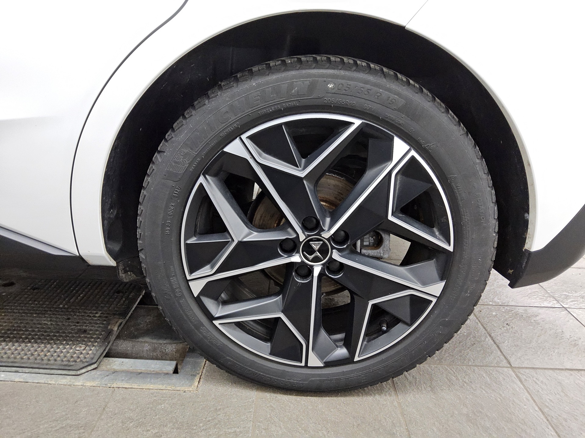 DS DS4 1.5 BlueHDI Cross Rivoli Navi LED HuD Focal 11