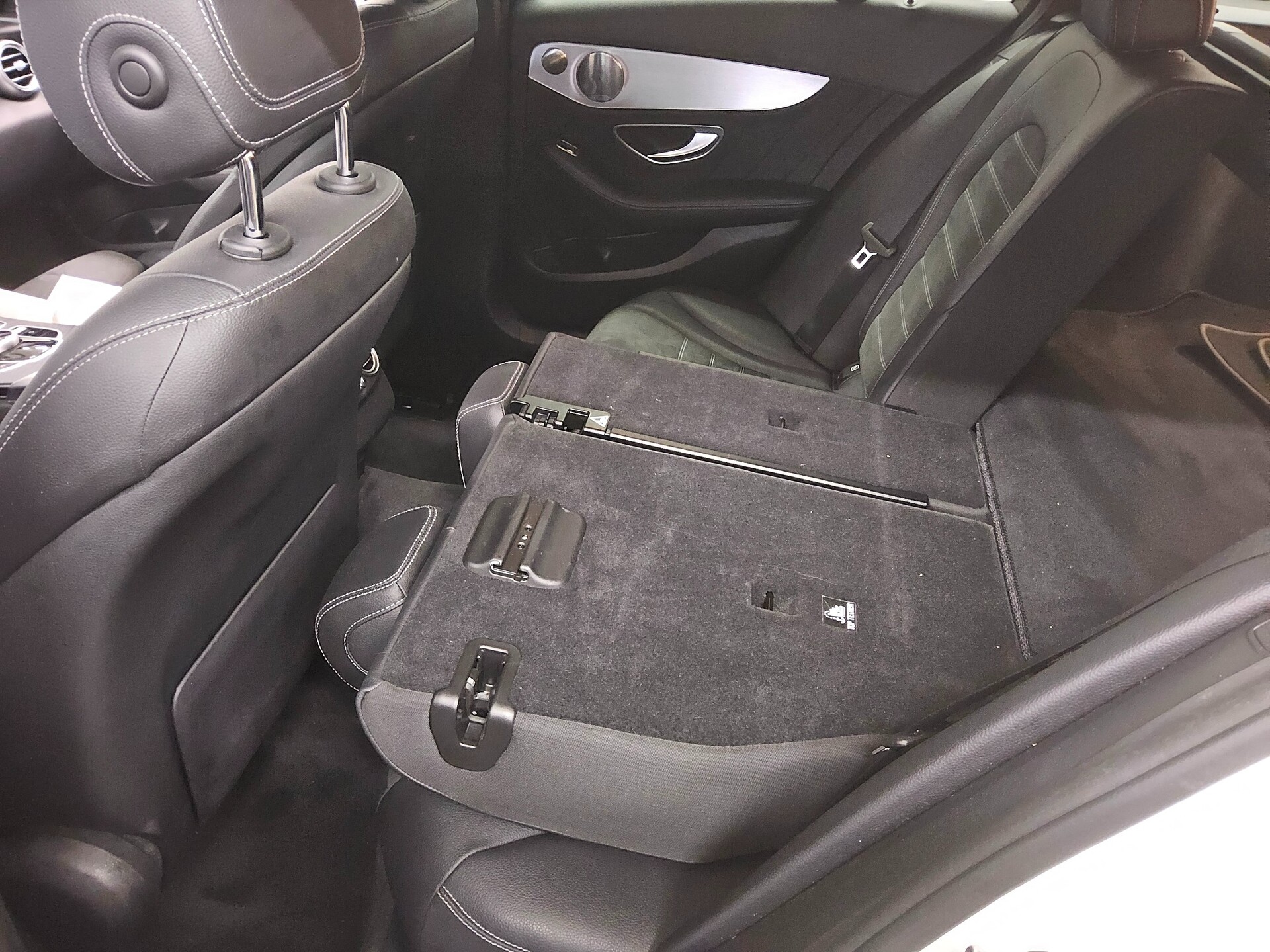 Mercedes-Benz C 300 T d AMG-Line Nav Burmester LED AHK Distr.+ 12