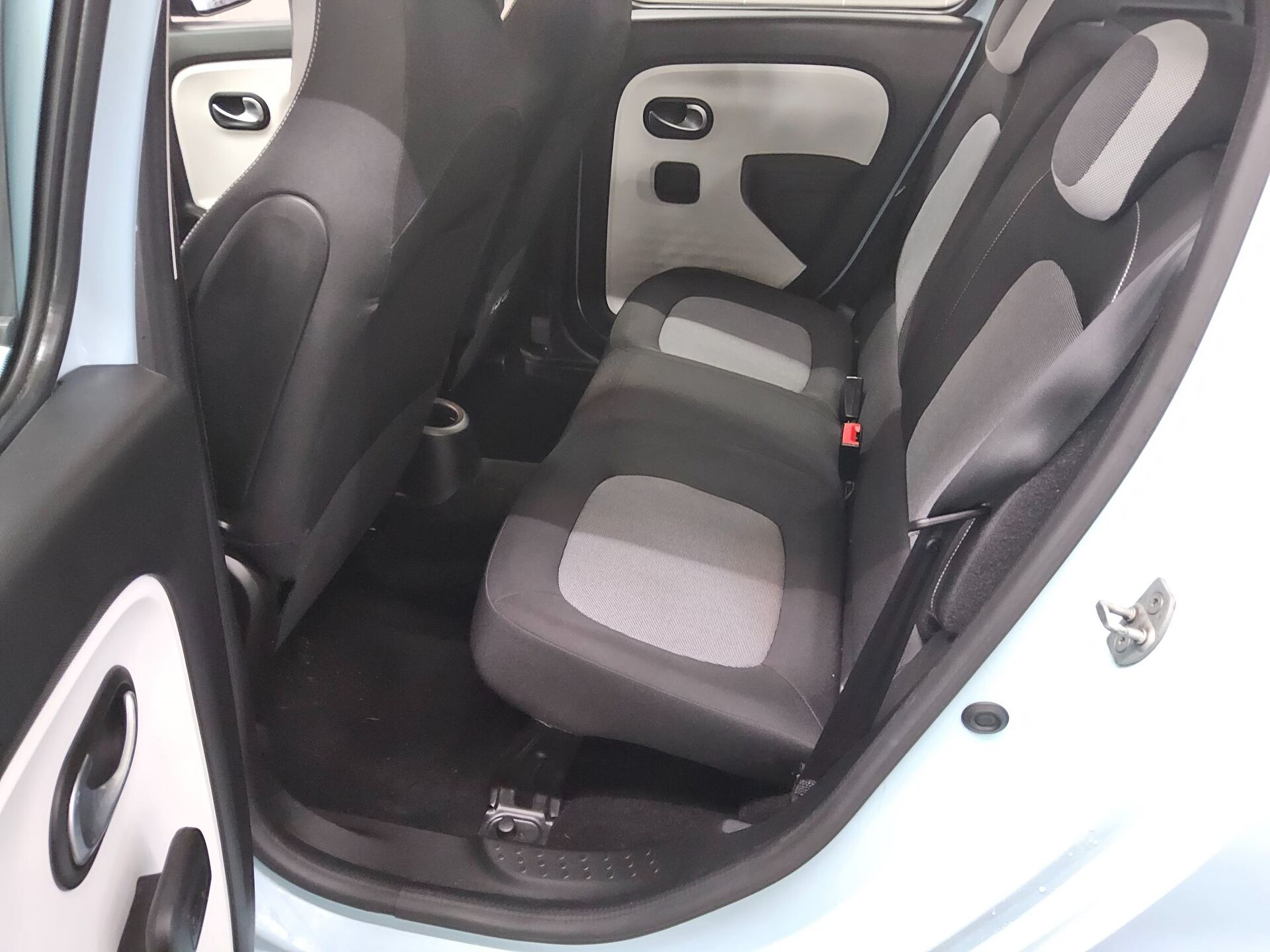 Renault Twingo 1.0 DAB Klima BT Bordcomputer LED-TFL 12