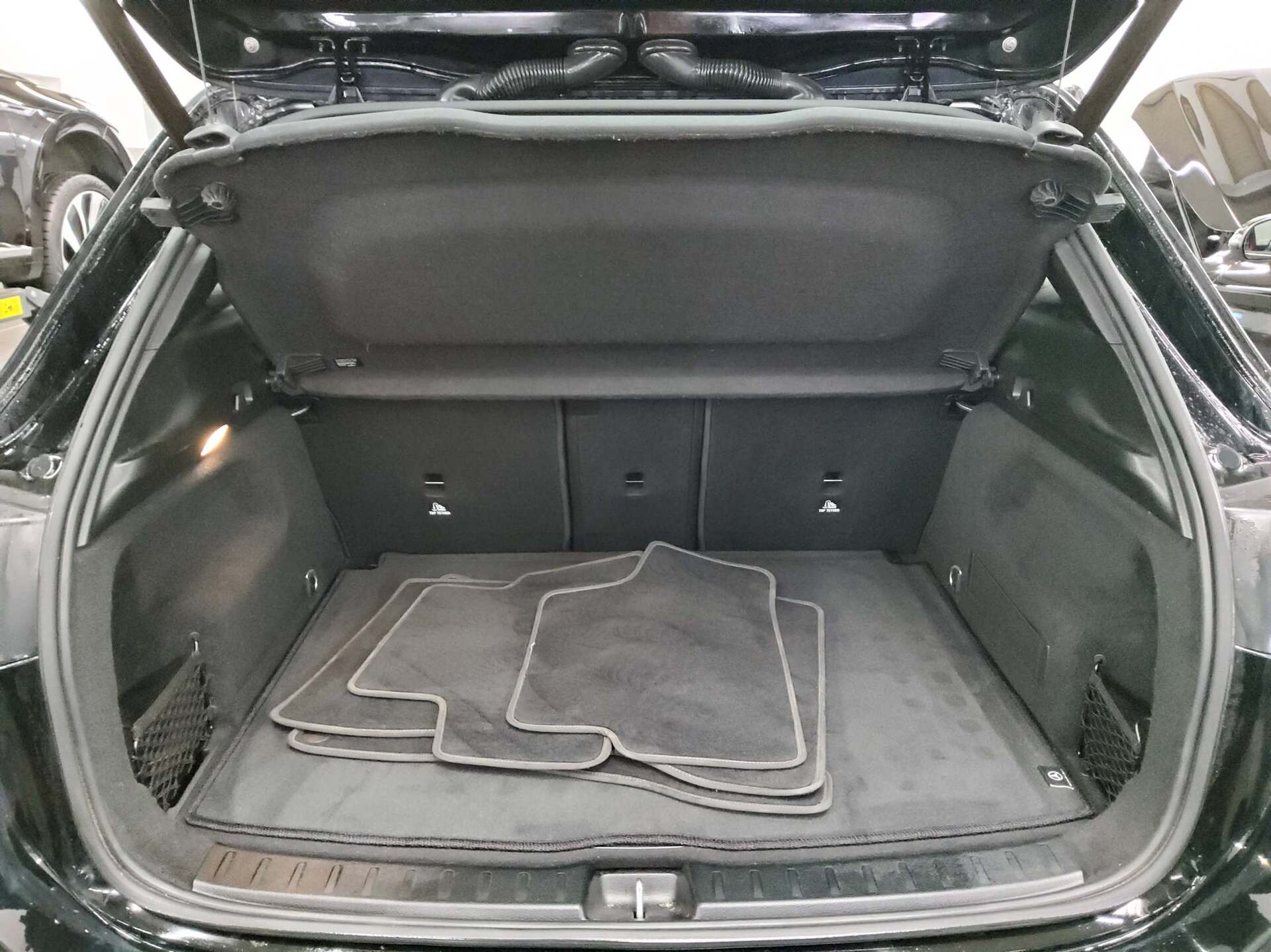 Mercedes-Benz GLA 220 d Progressive T-Leder Navi LED RKF AHK 12