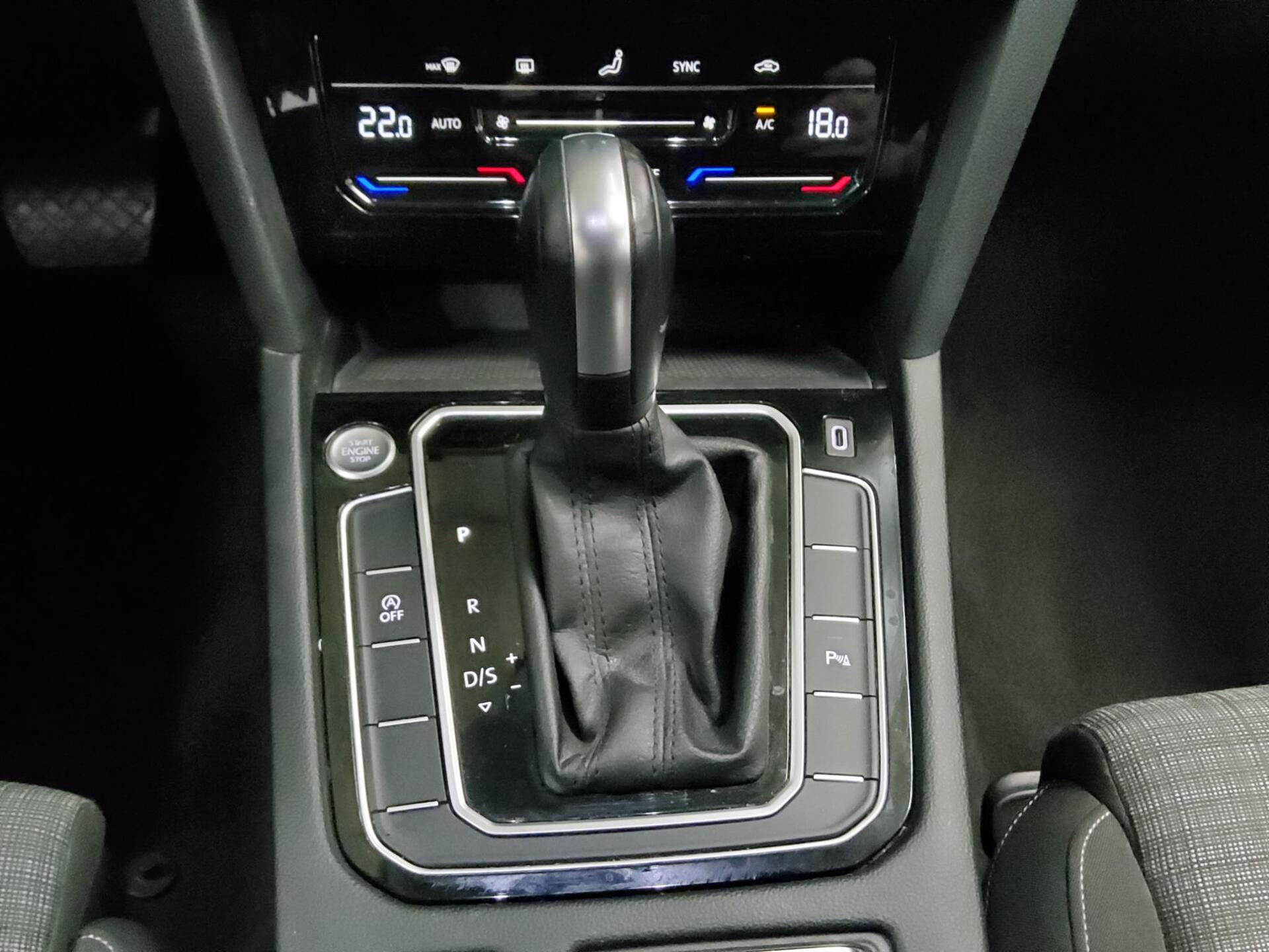 Volkswagen Passat Var. 2.0 TDI Business Navi LED AHK ACC 6