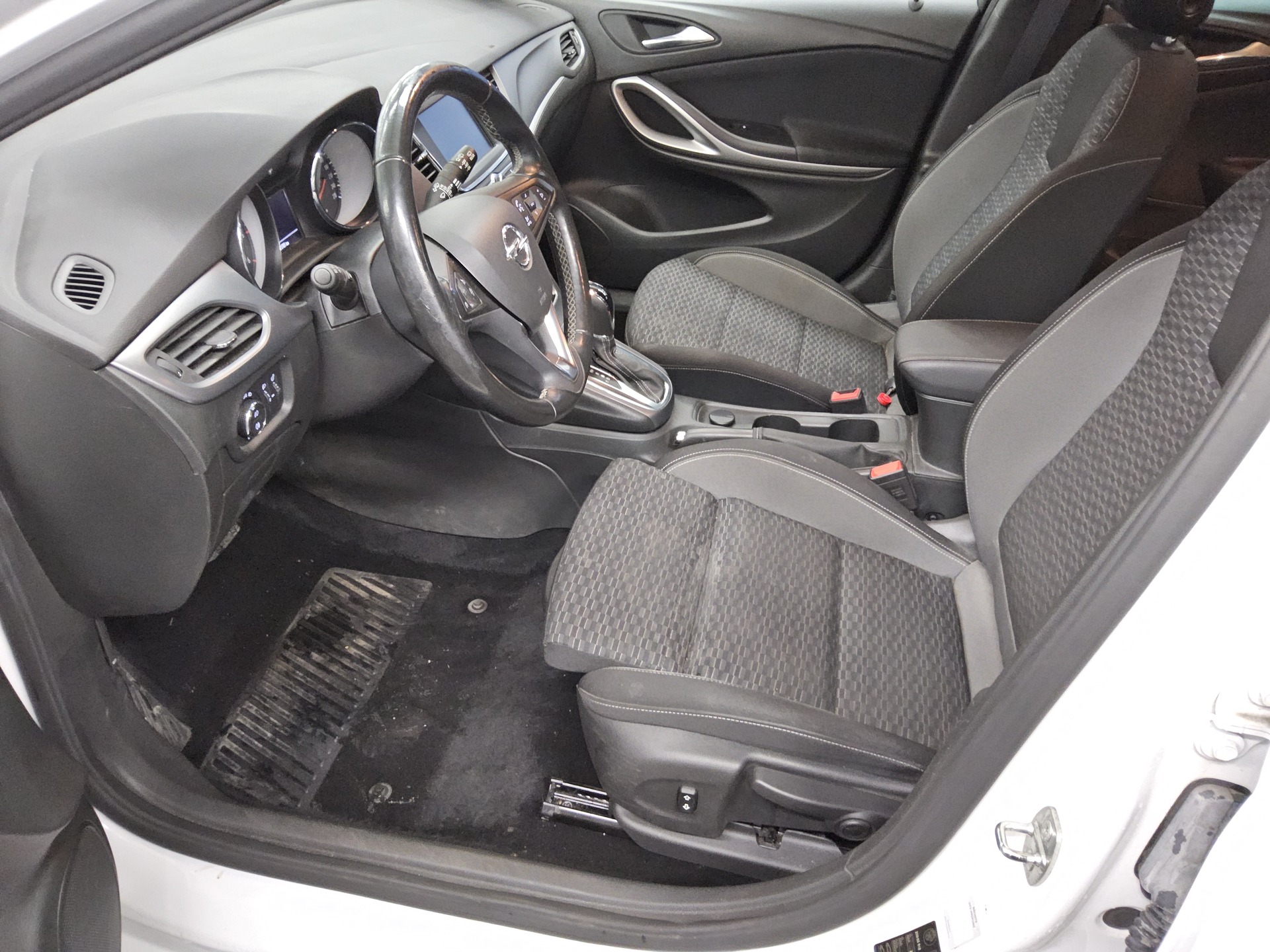 Opel Astra ST 1.5 D Business Ed. Navi LED Shz AHK PDC 8