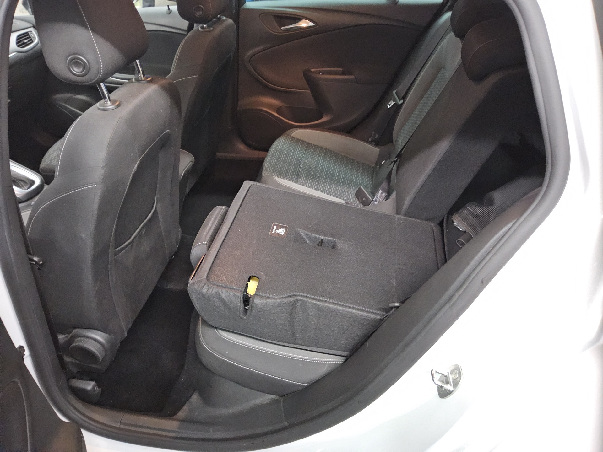 Opel Astra ST 1.5 D Business Ed. Navi LED Shz AHK PDC 13