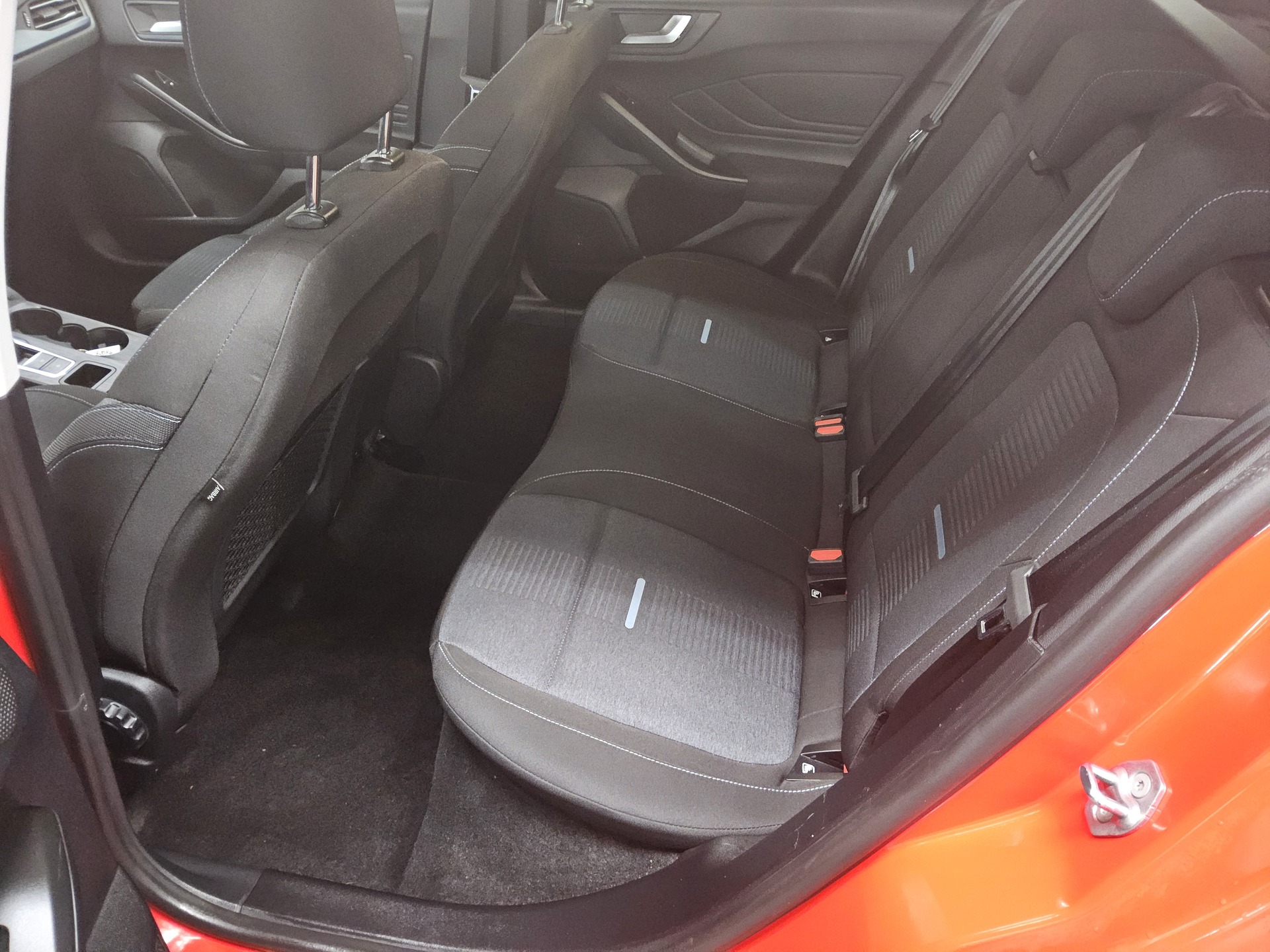 Ford Focus Turnier 1.5 EB Active Navi LED HuD B&O 13