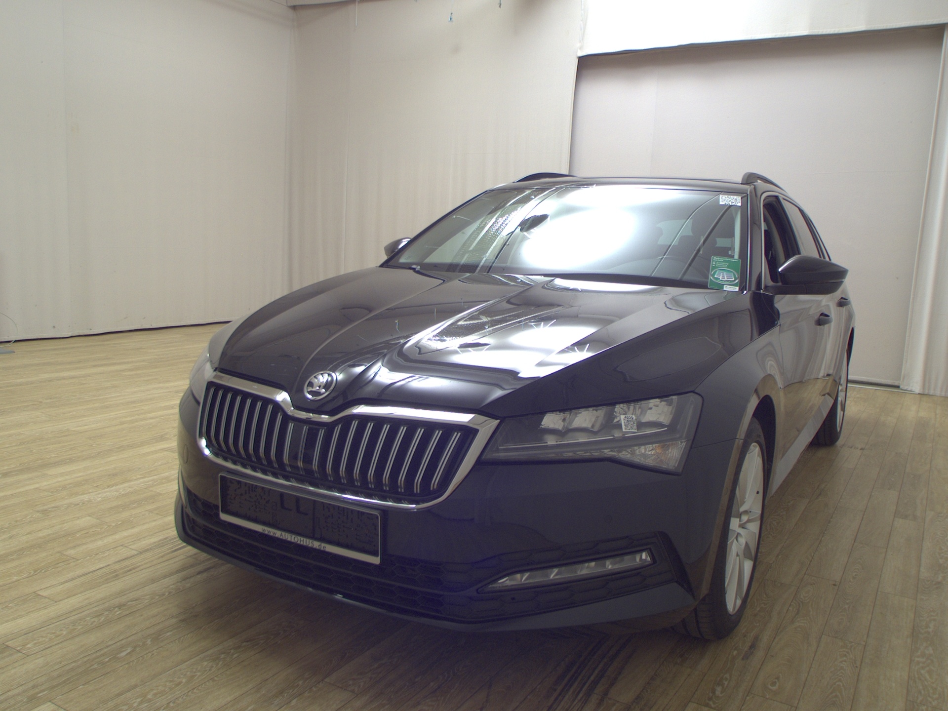 Skoda Superb Kombi 2.0 TDI Ambition Navi LED Pano vc 2