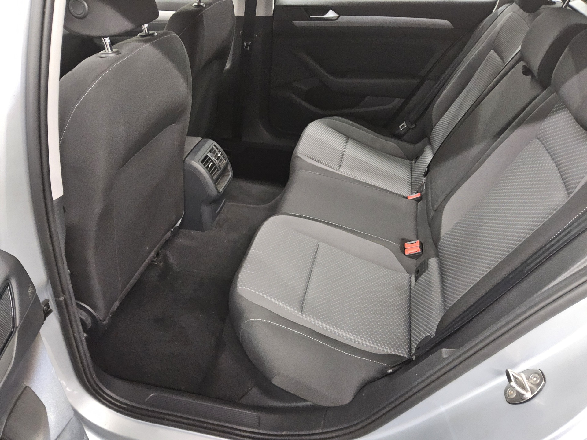 Volkswagen Passat Var. 2.0 TDI Navi LED Kamera Shz 13