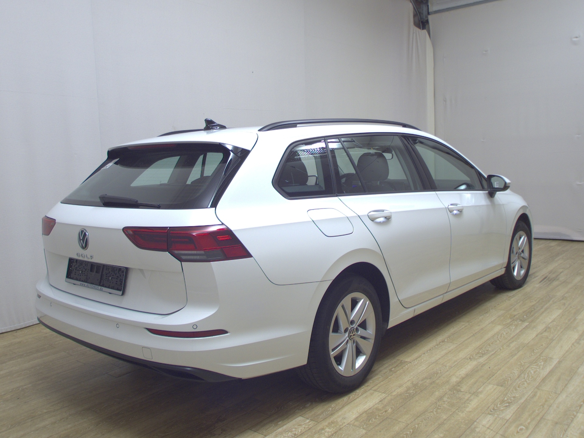 Volkswagen Golf-8 Var. 2.0 TDI Life Navi LED AID ACC Shz 4