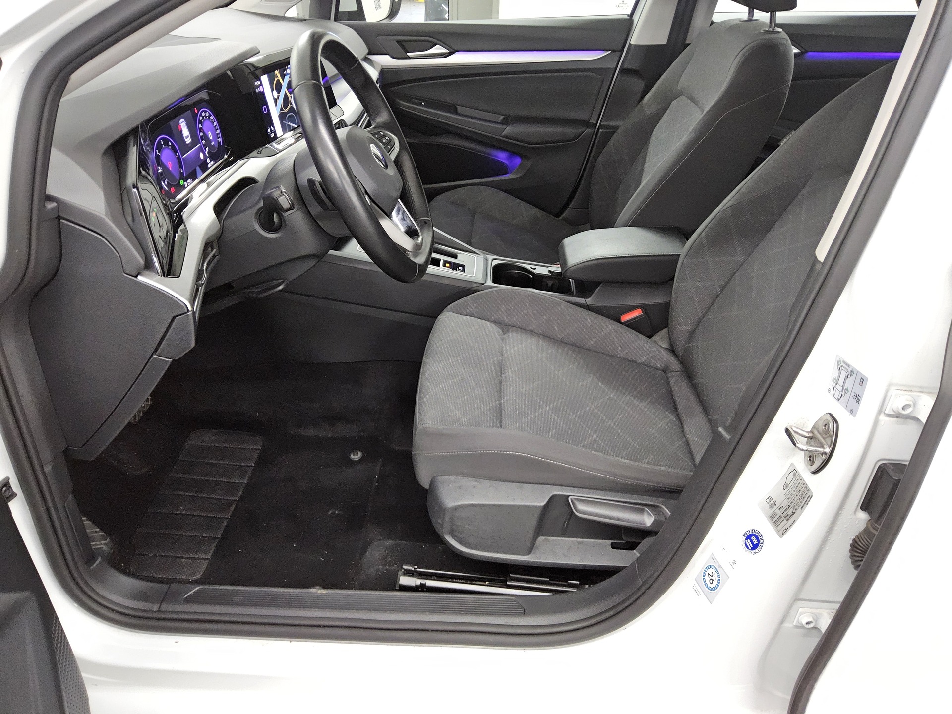 Volkswagen Golf-8 Var. 2.0 TDI Life Navi LED AID ACC Shz 9