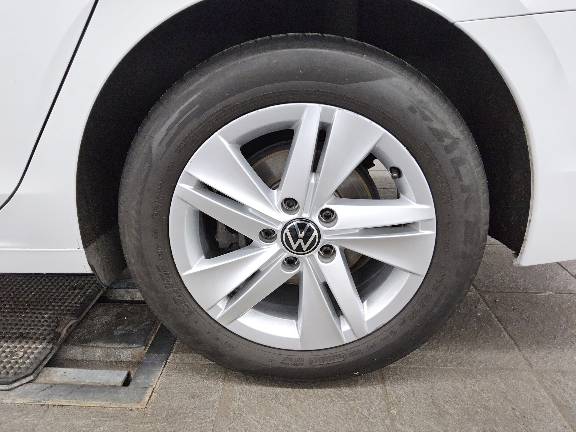 Volkswagen Golf-8 Var. 2.0 TDI Life Navi LED AID ACC Shz 11