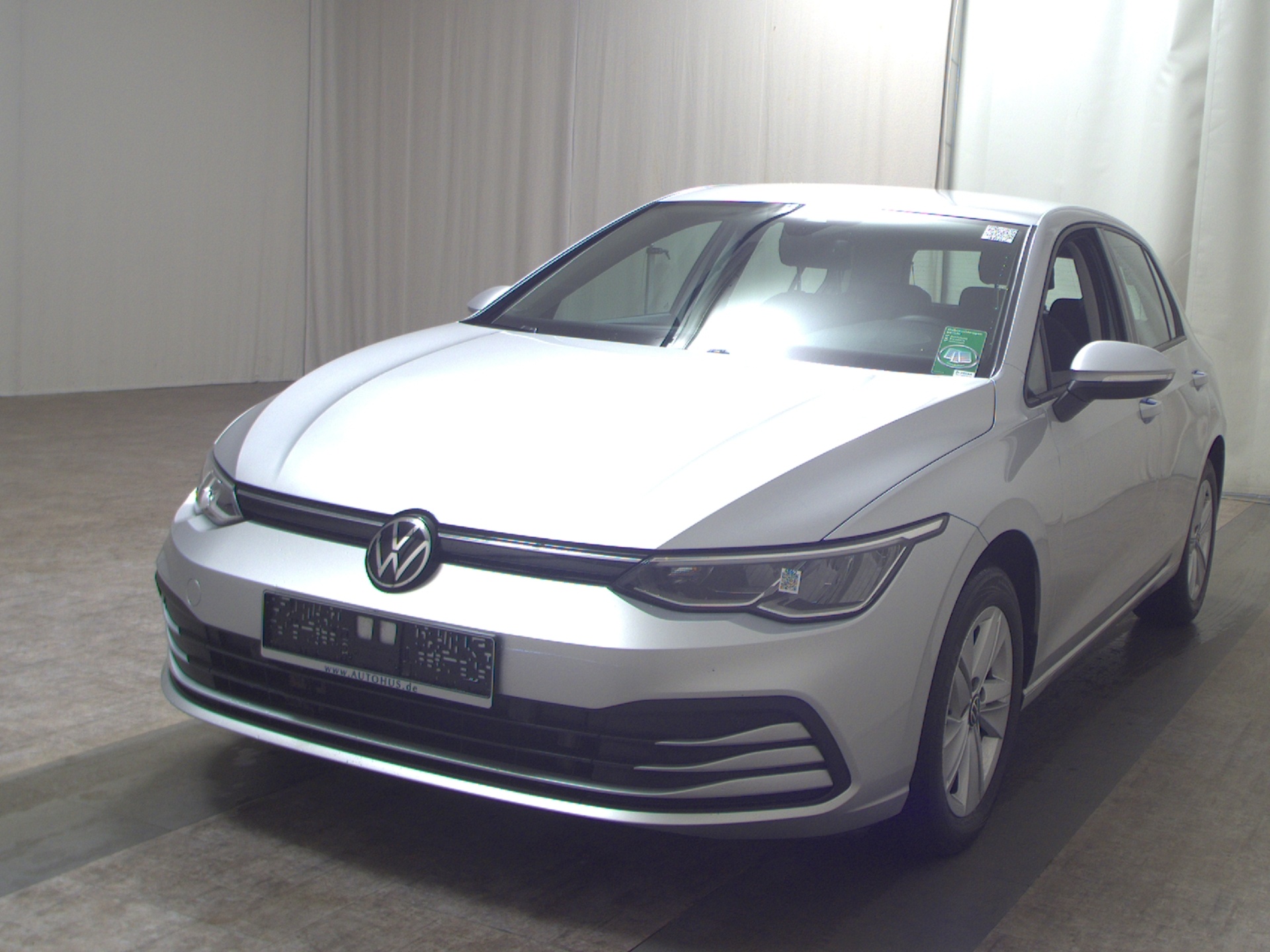 Volkswagen Golf-8 2.0 TDI Life Navi LED AID ACC PDC Shz 2