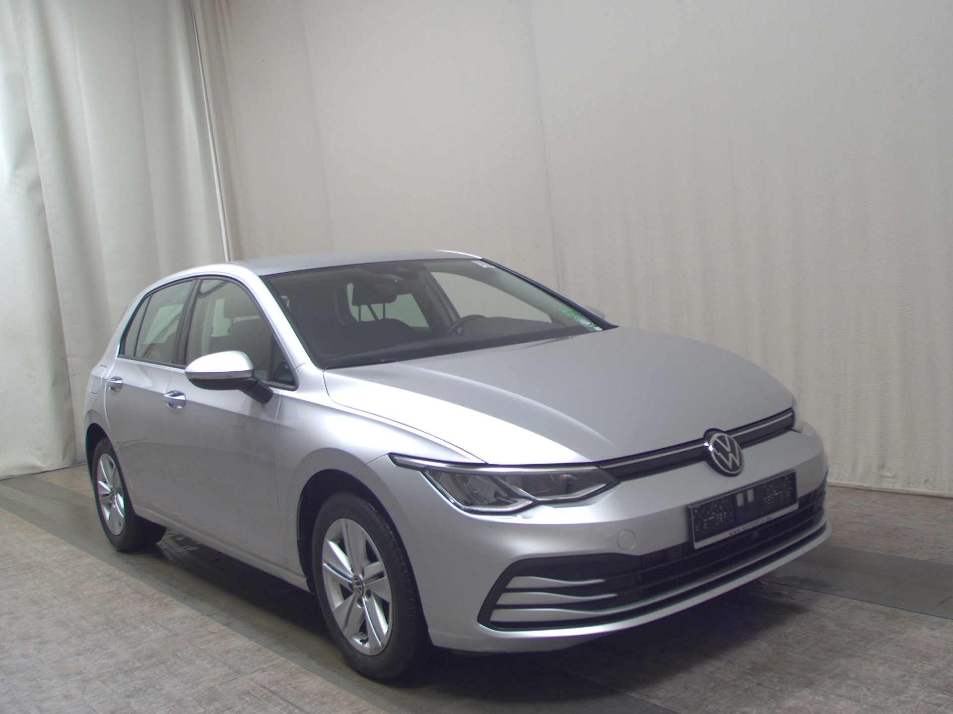 Volkswagen Golf-8 2.0 TDI Life Navi LED AID ACC PDC Shz 3