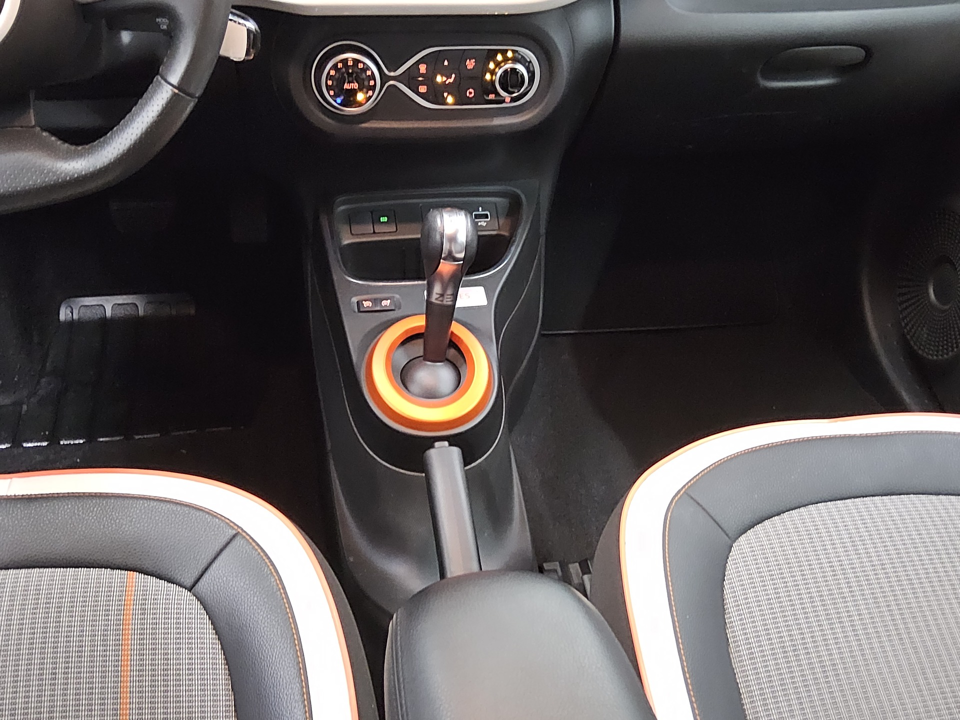 Renault Twingo Electric Vibes T-Leder Navi RfK 6