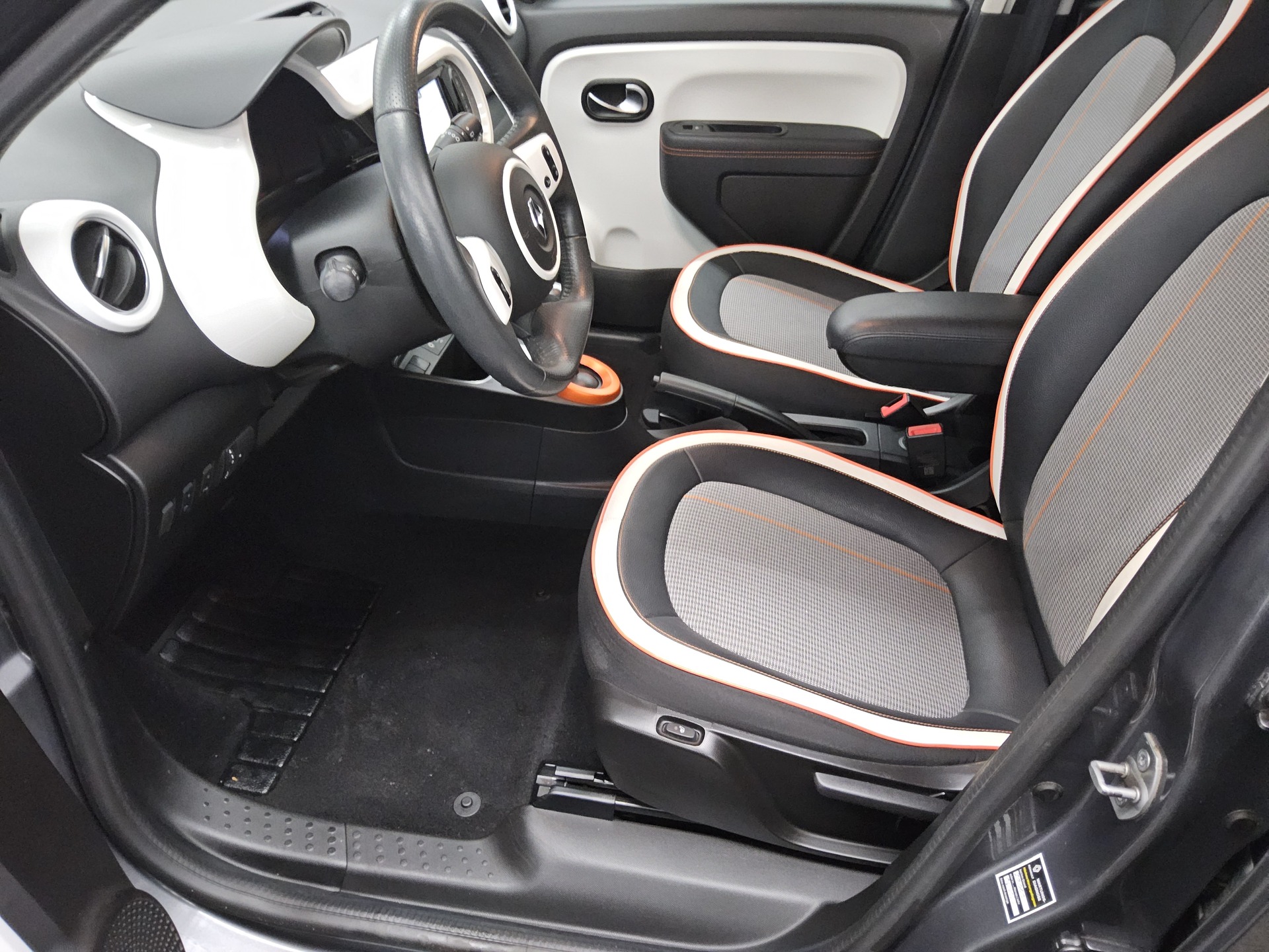 Renault Twingo Electric Vibes T-Leder Navi RfK 8