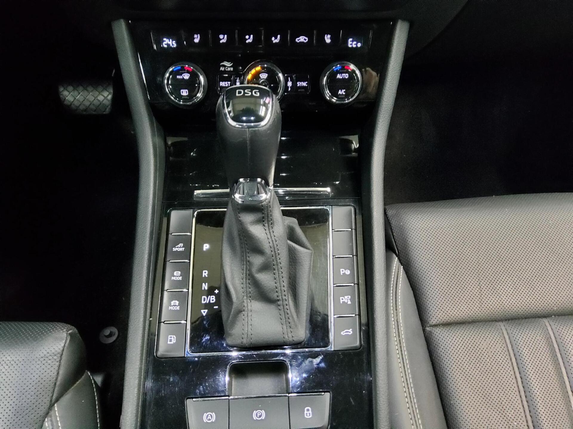 Skoda Superb Kombi 1.4 TSI iV L&K Navi LED Canton vc 6