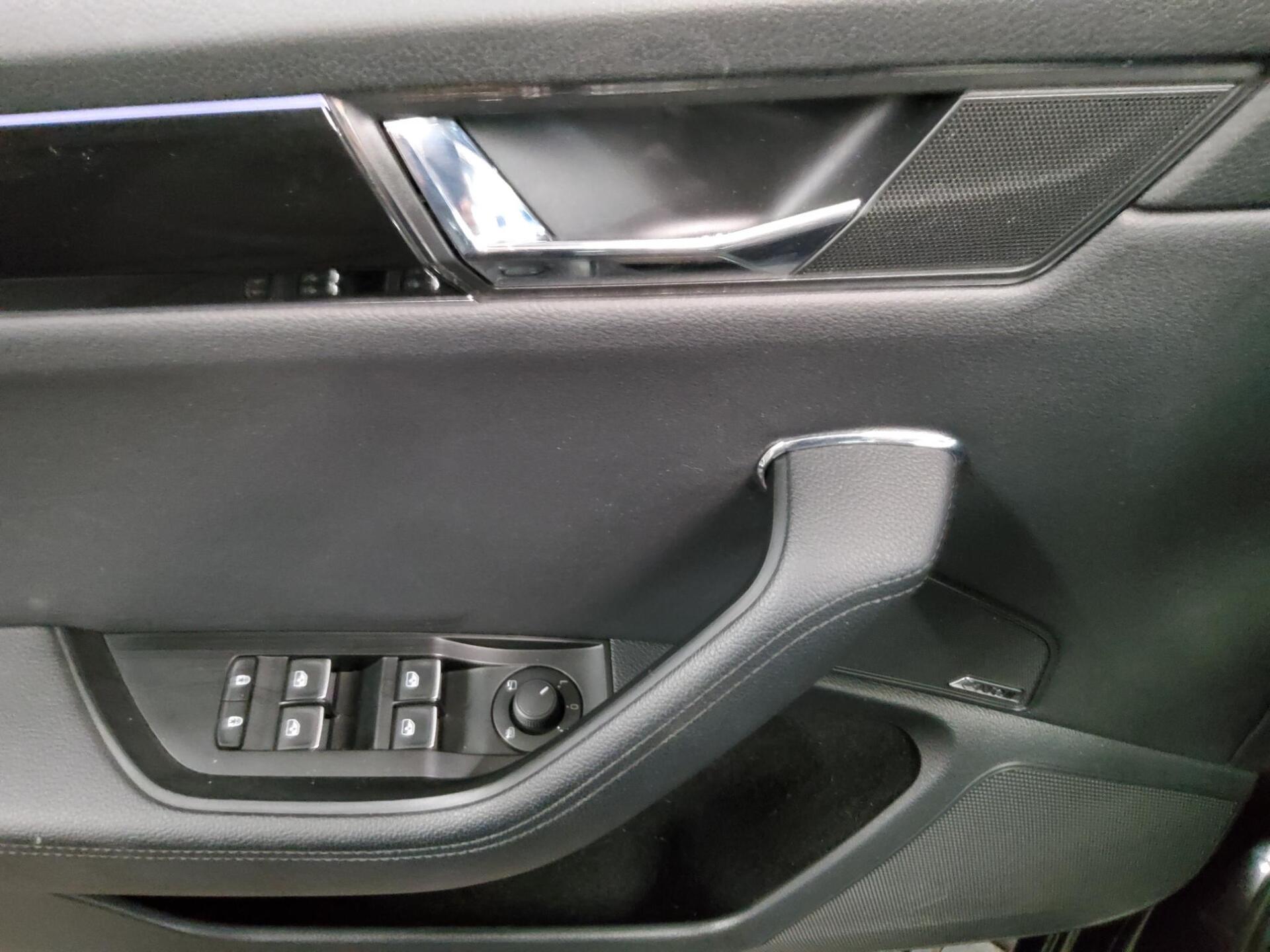 Skoda Superb Kombi 1.4 TSI iV L&K Navi LED Canton vc 10