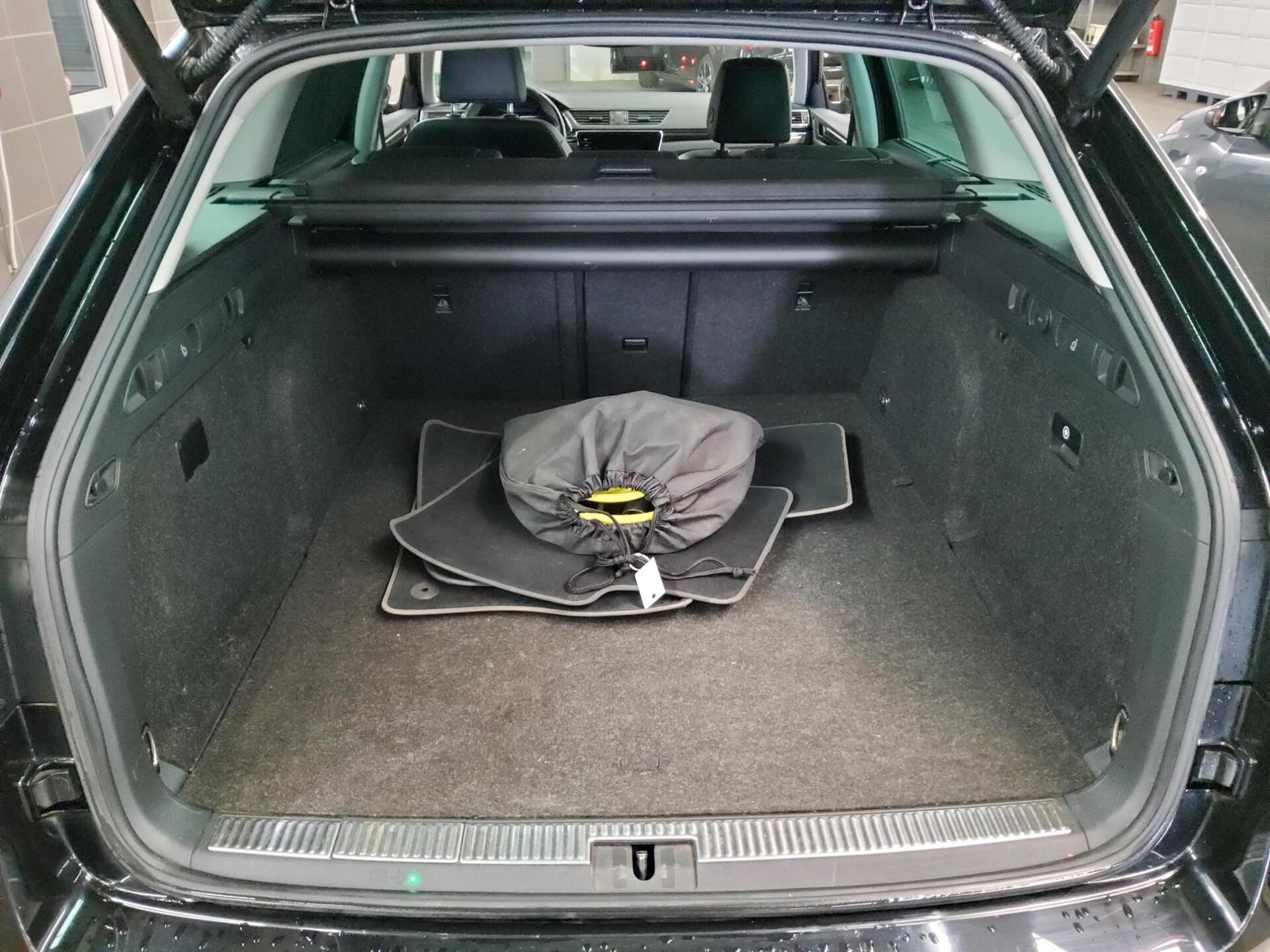 Skoda Superb Kombi 1.4 TSI iV L&K Navi LED Canton vc 13