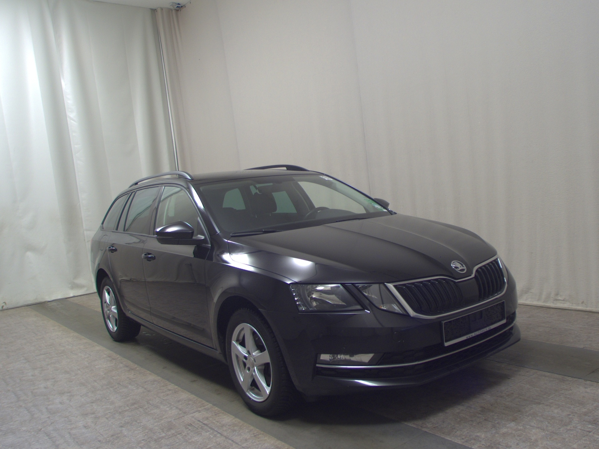 Skoda Octavia Kombi 2.0 TDI Style Navi Shz PDC AHK 3