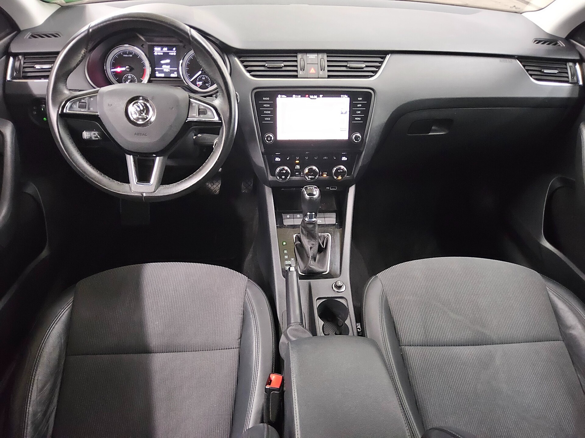 Skoda Octavia Kombi 2.0 TDI Style Navi Shz PDC AHK 5