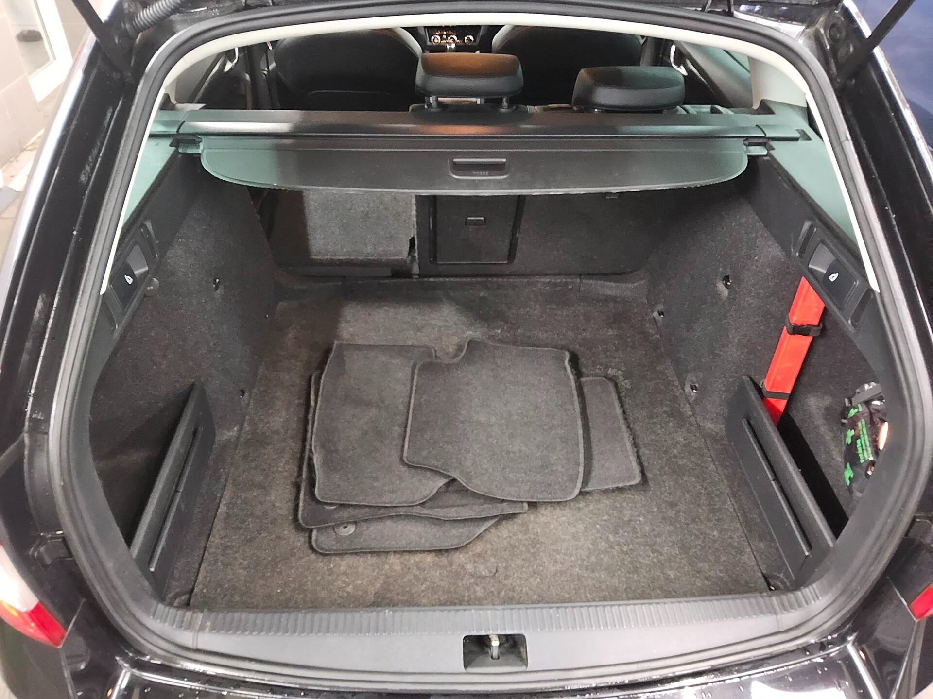 Skoda Octavia Kombi 2.0 TDI Style Navi Shz PDC AHK 11